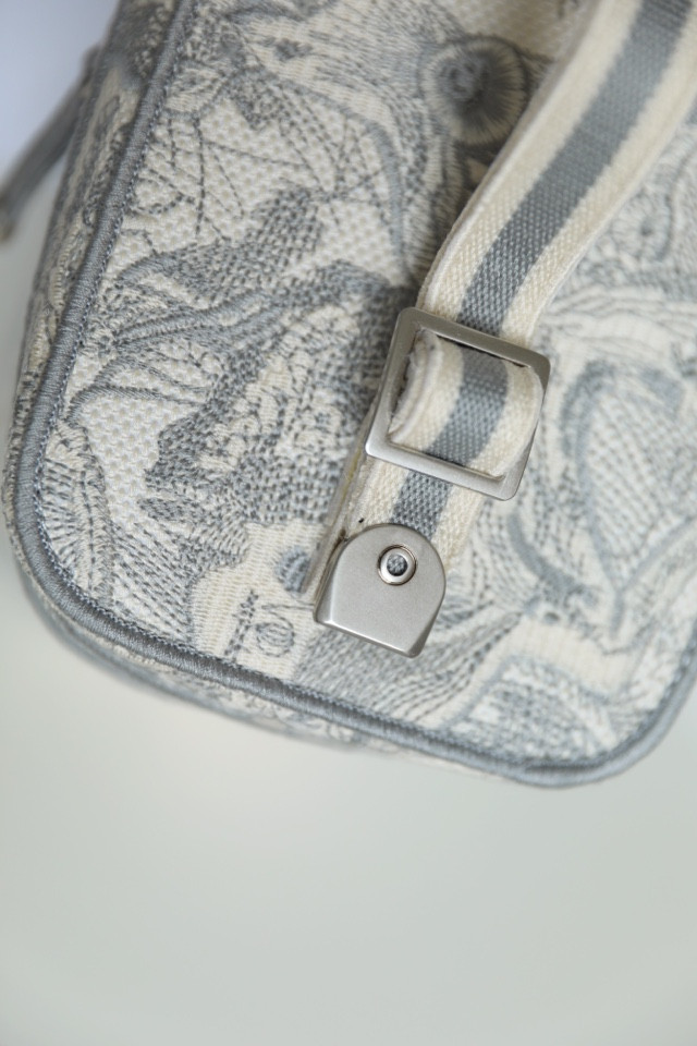 D10r Travel Vanity