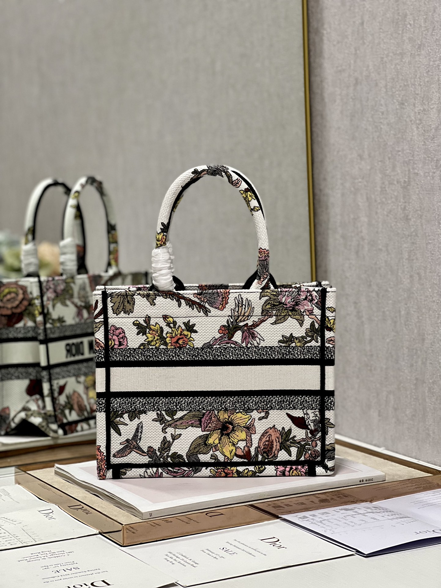 Small D10r Book Tote