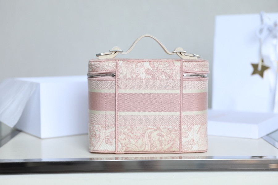 D10r Travel Vanity