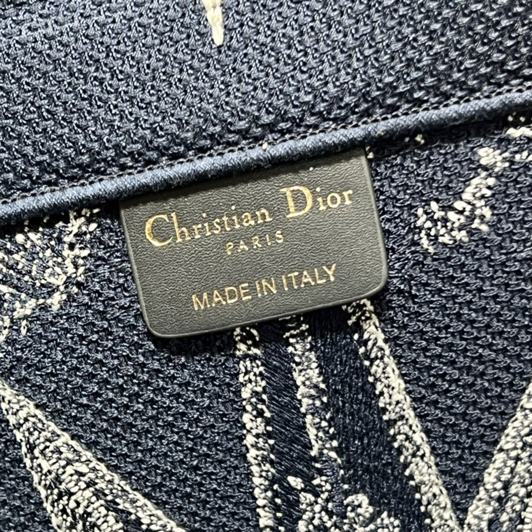 Large D10r Book Tote