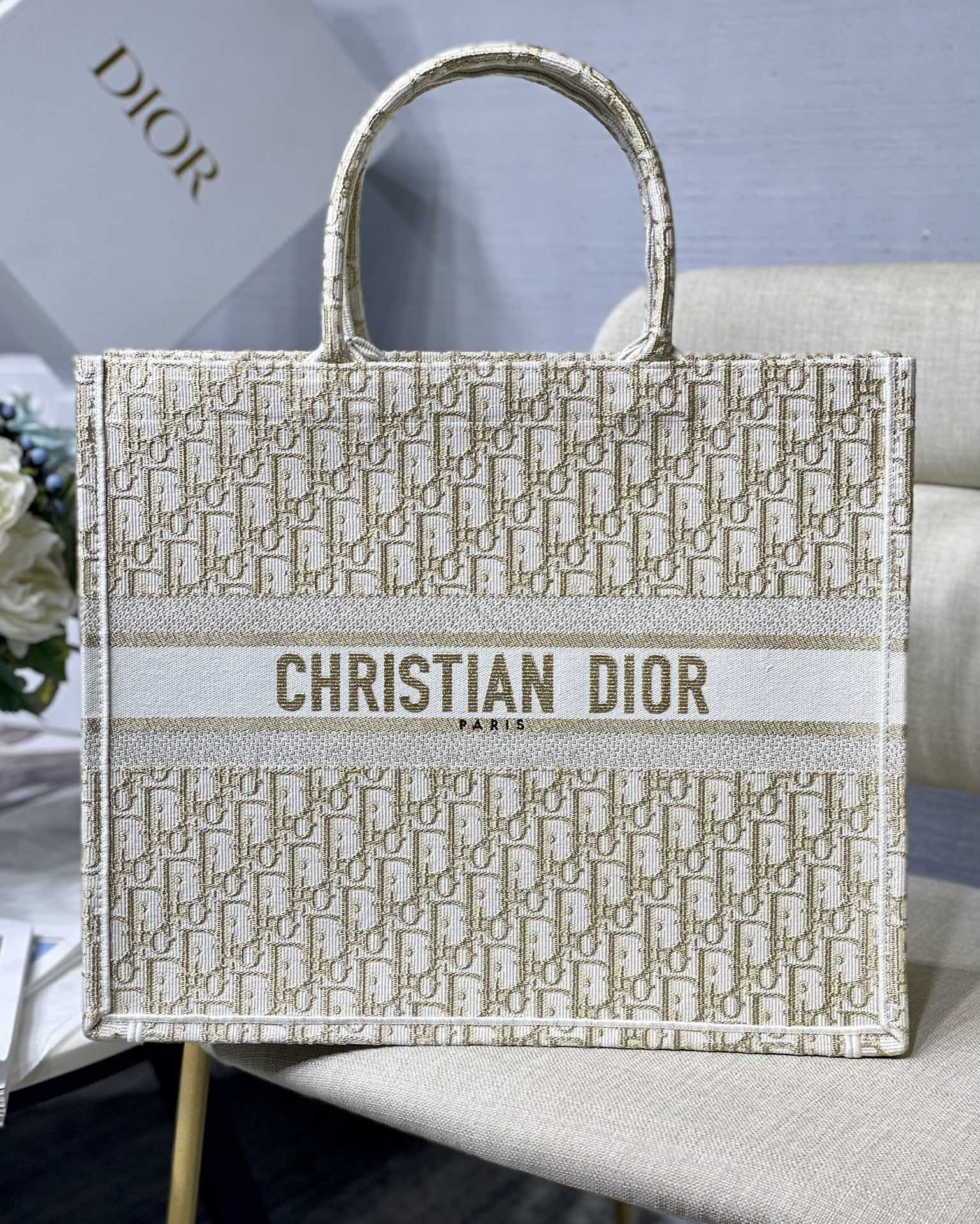 Large D10r Book Tote
