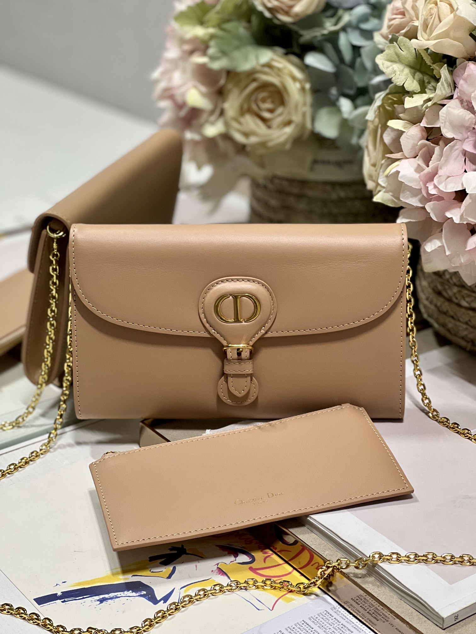 D10r Bobby East-west Pouch With Chain