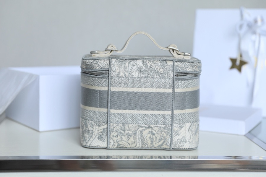 D10r Travel Vanity