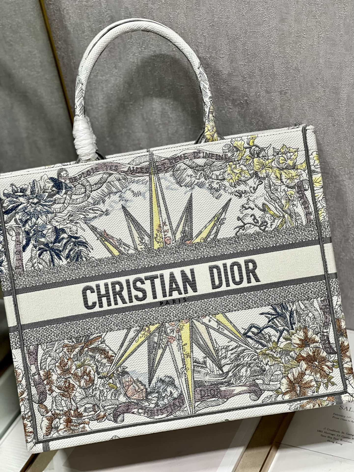 Large D10r Book Tote