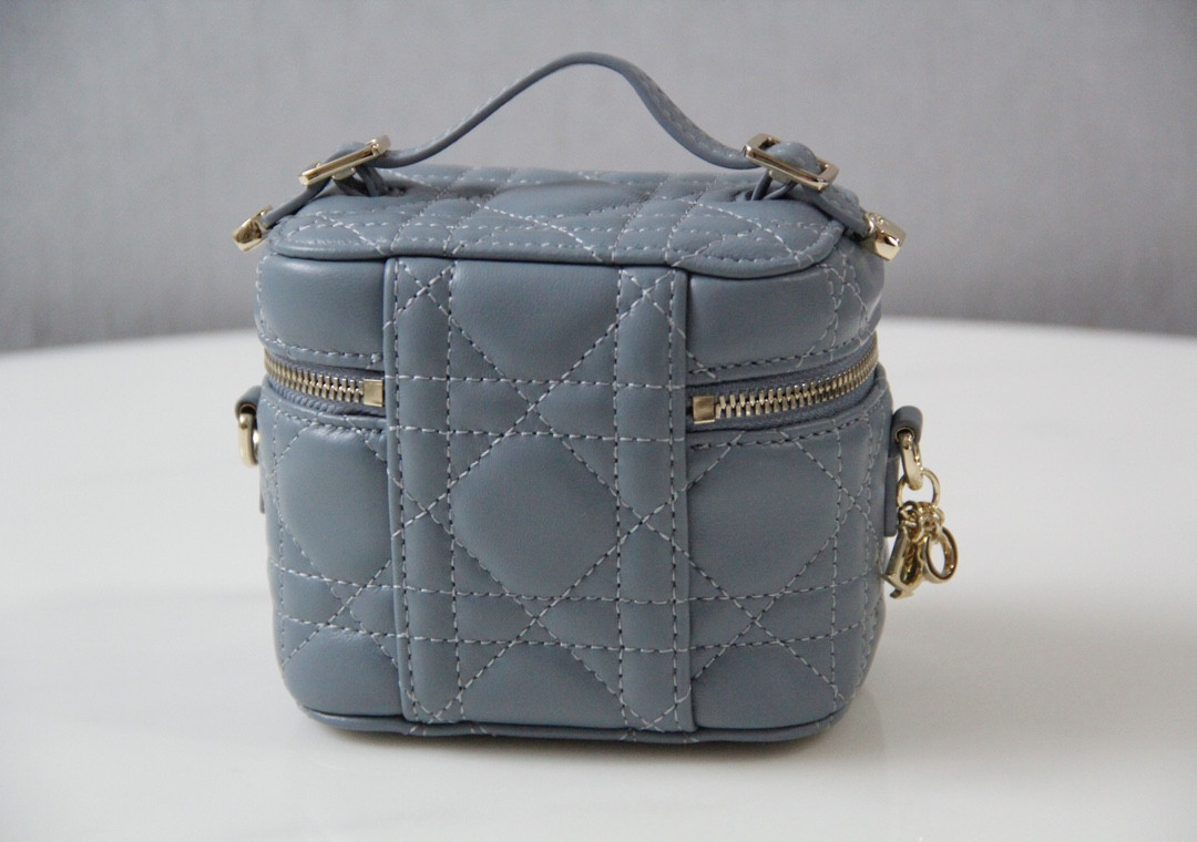 D10r Mini Travel Vanity