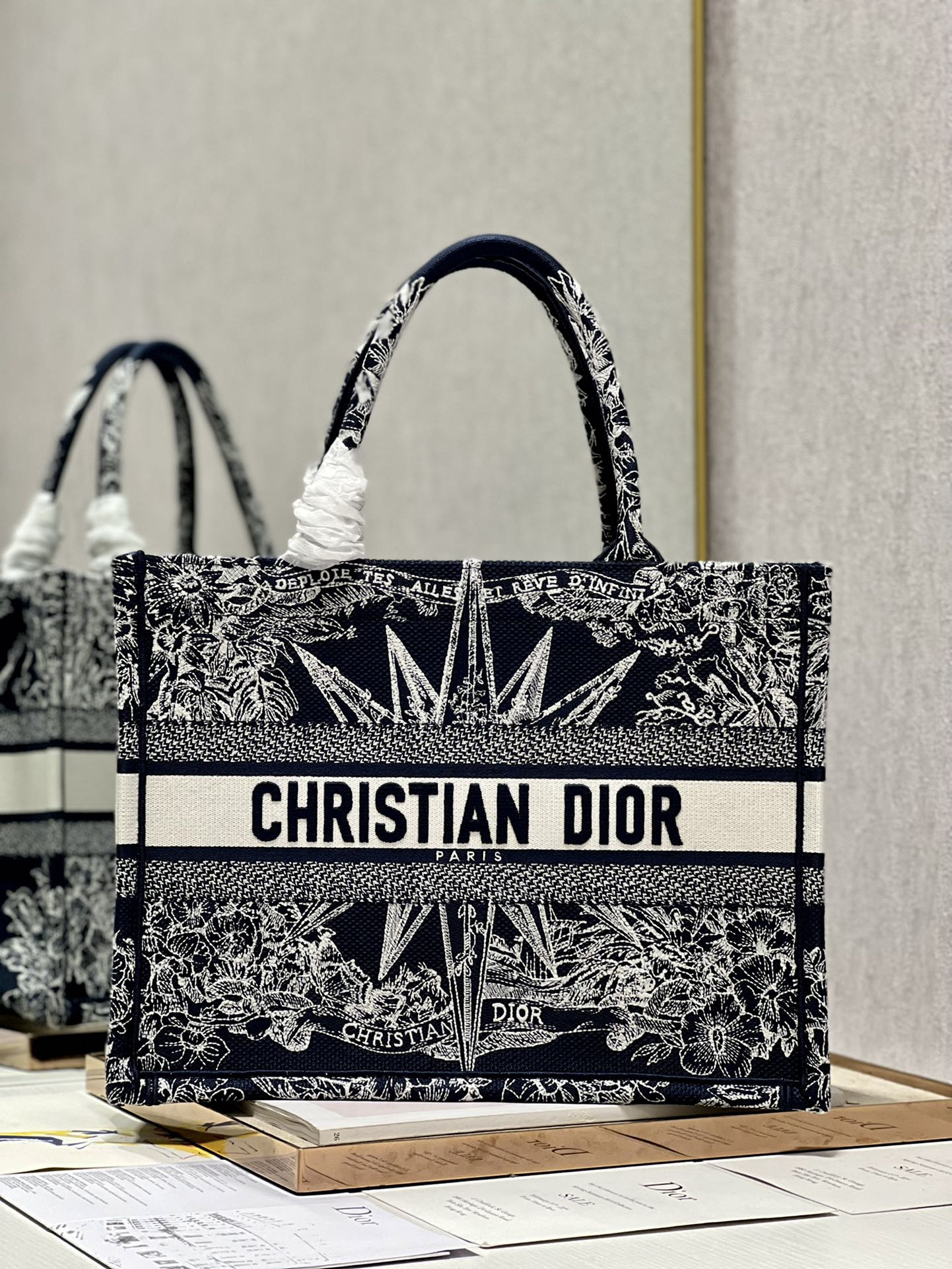 Medium D10r Book Tote