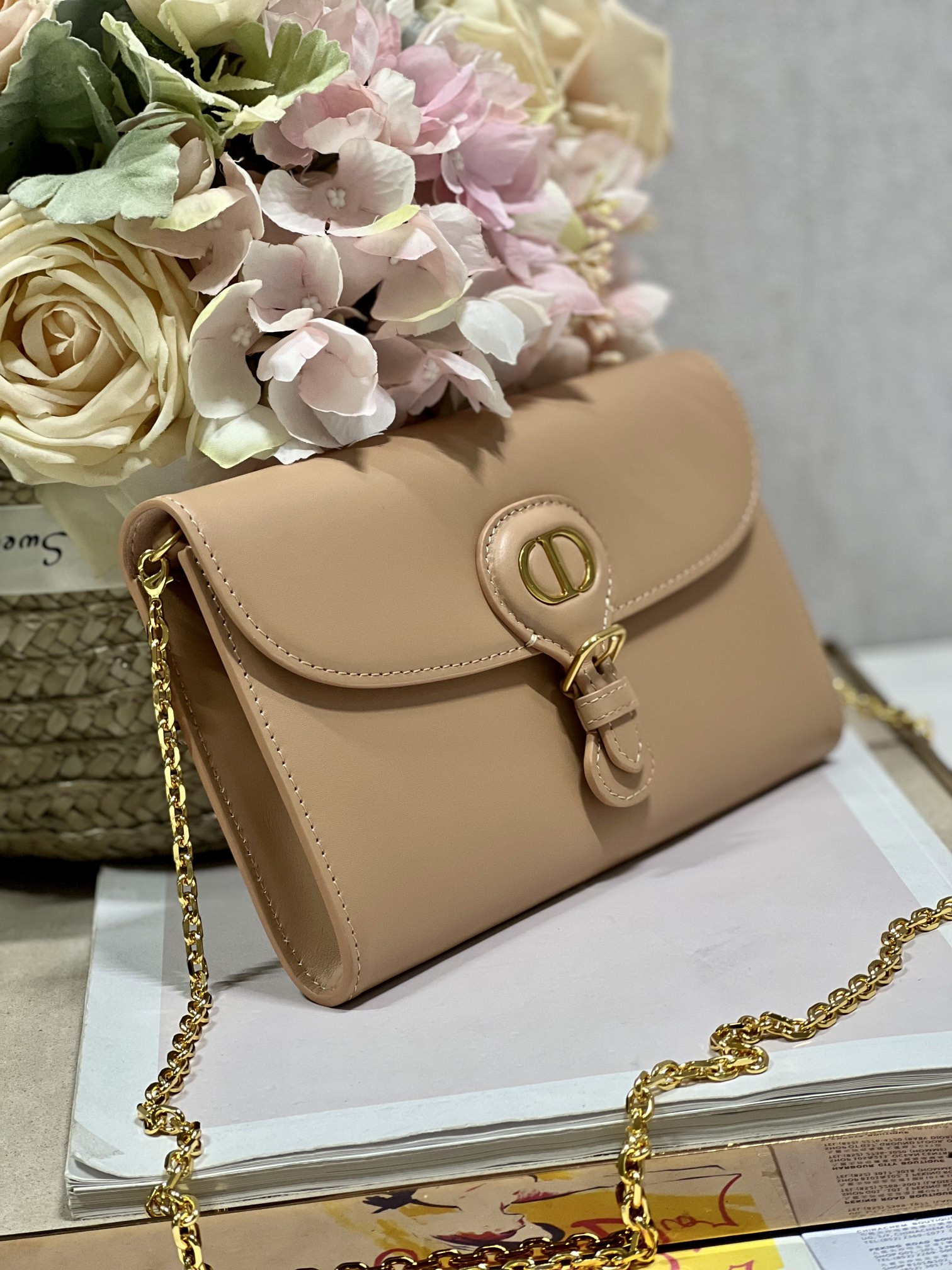 D10r Bobby East-west Pouch With Chain
