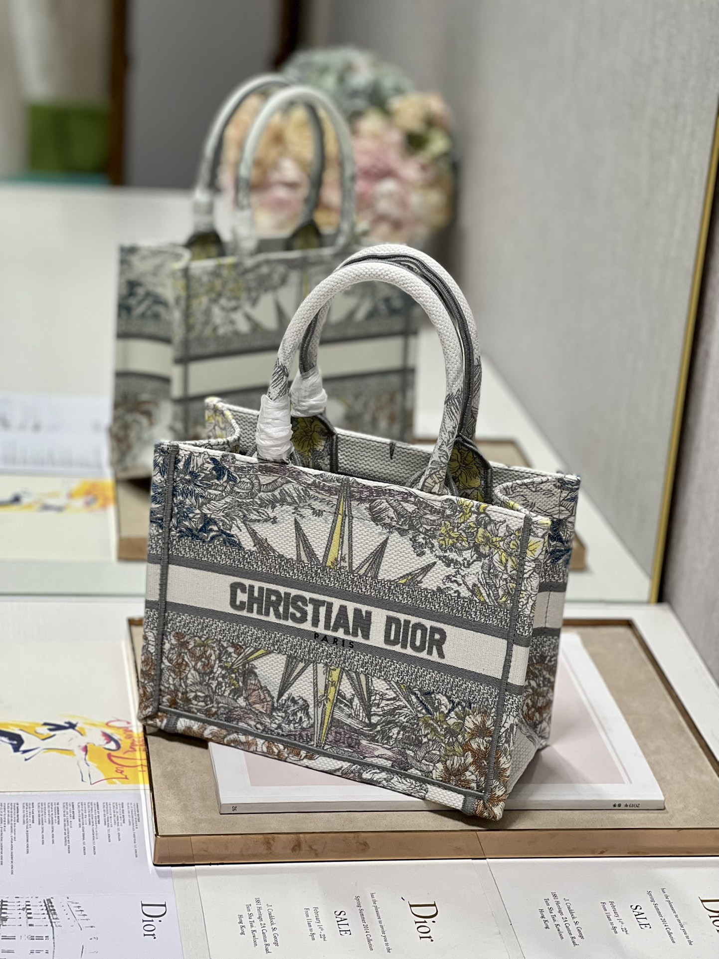 Small D10r Book Tote