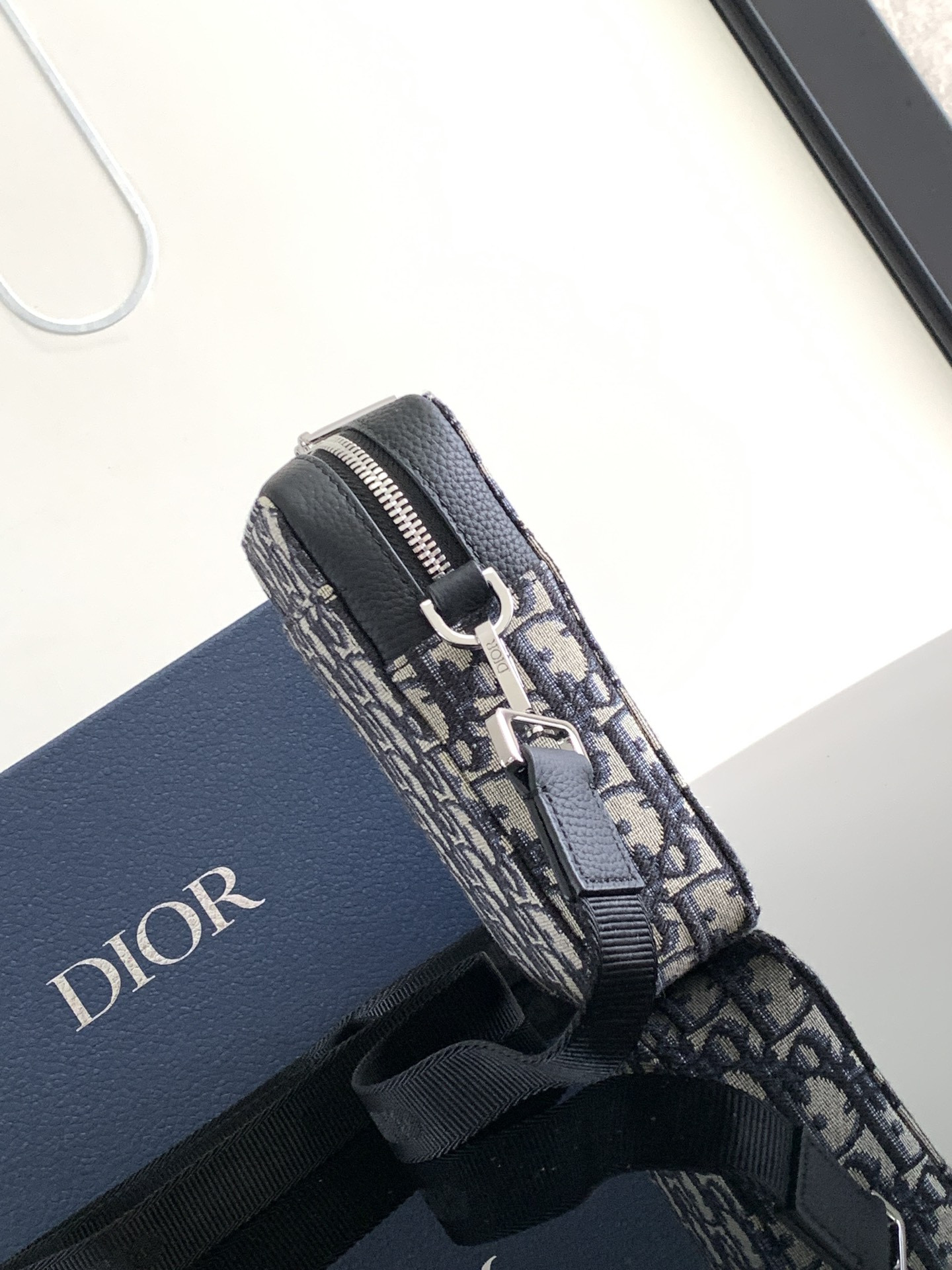 D10r World Tour Bag