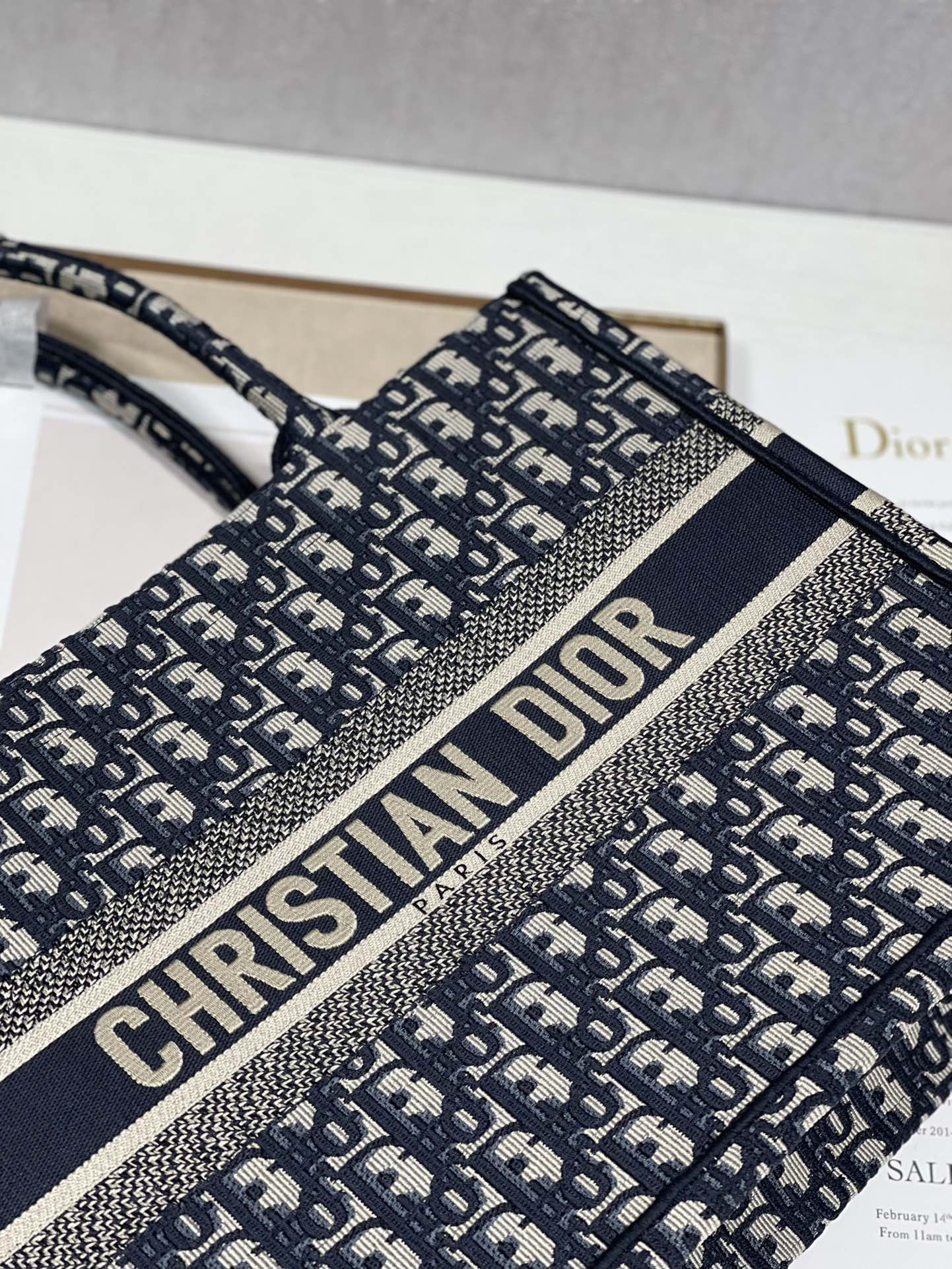 Medium D10r Book Tote