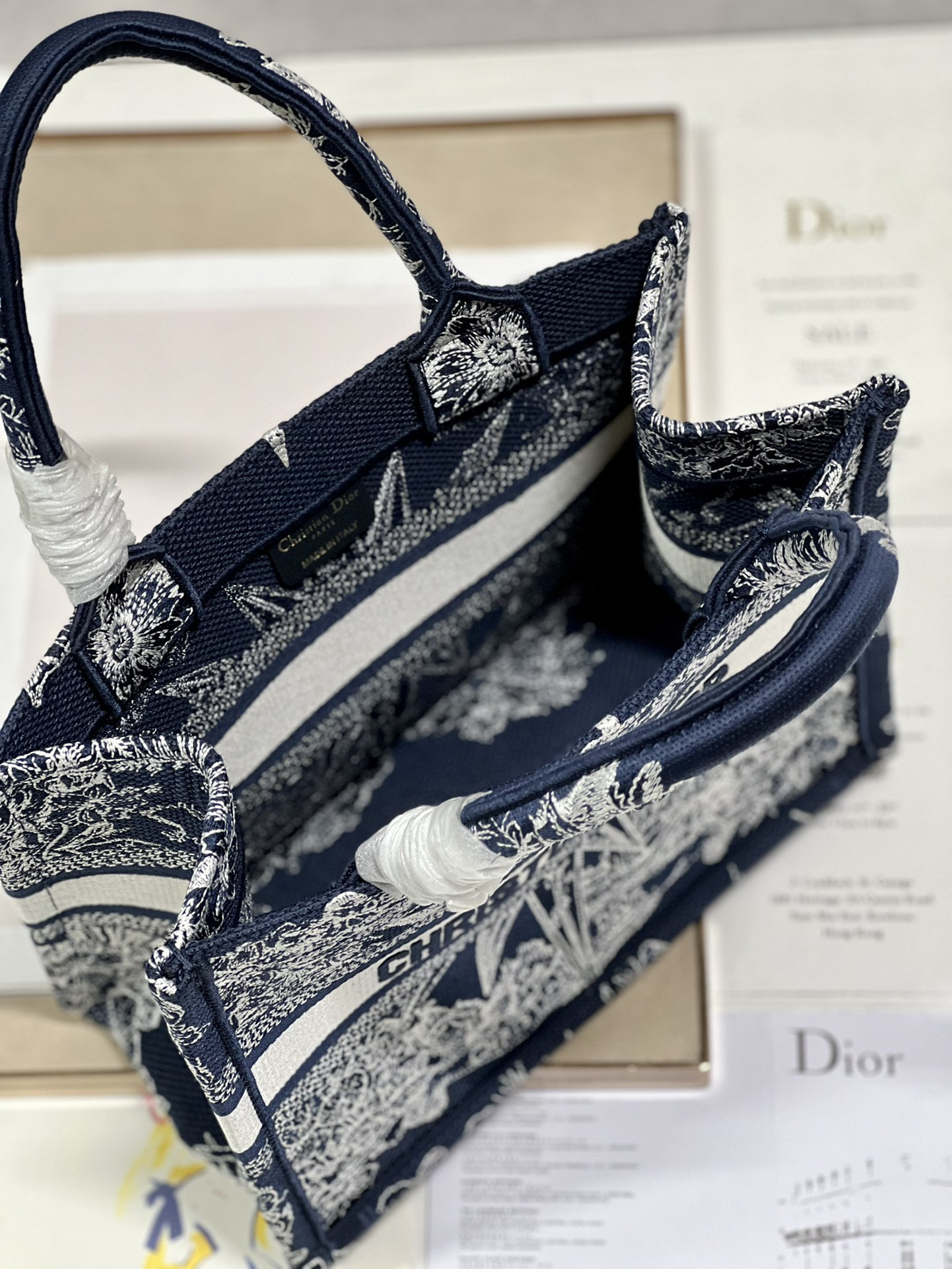 Small D10r Book Tote