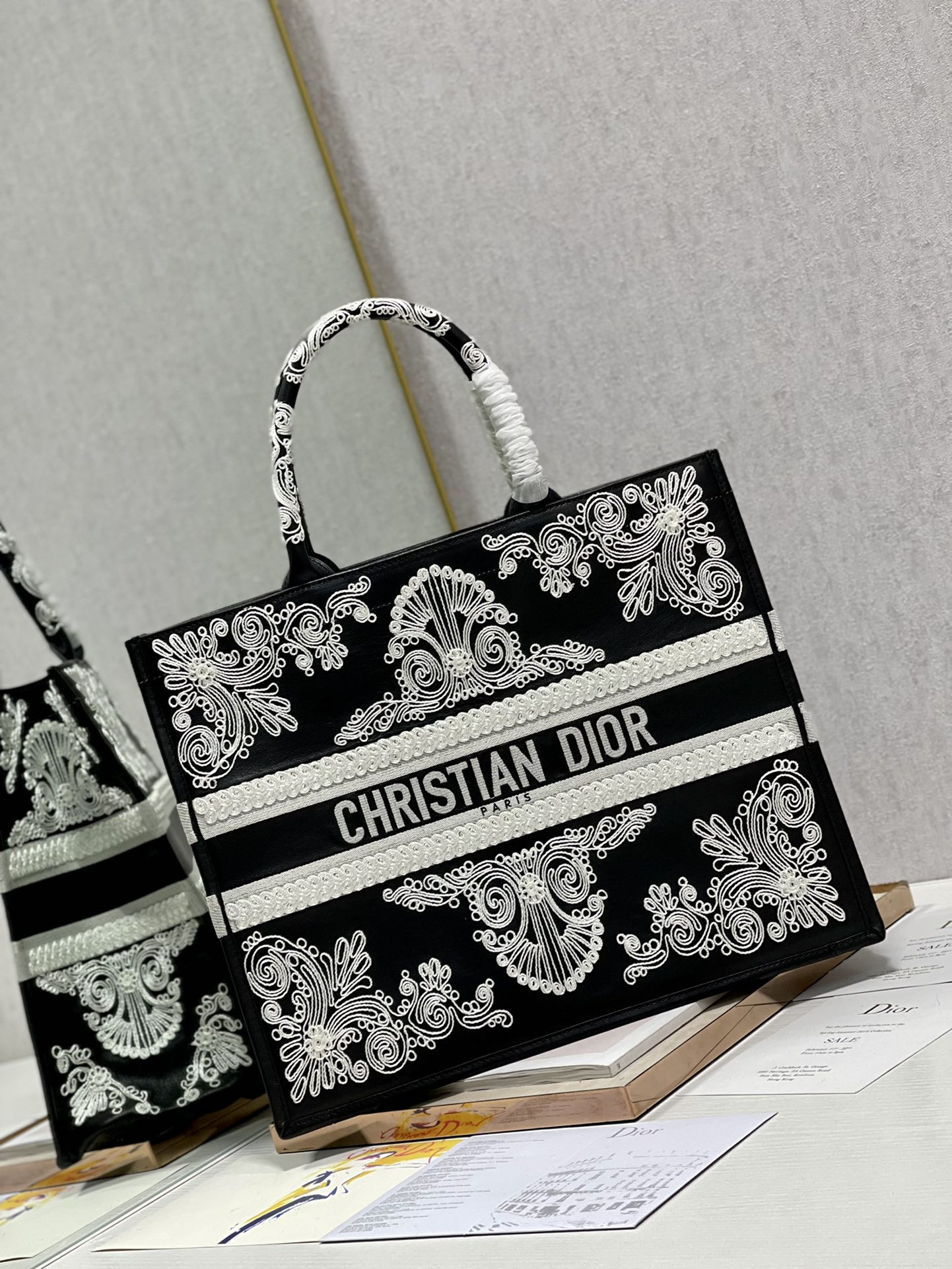 Medium D10r Book Tote