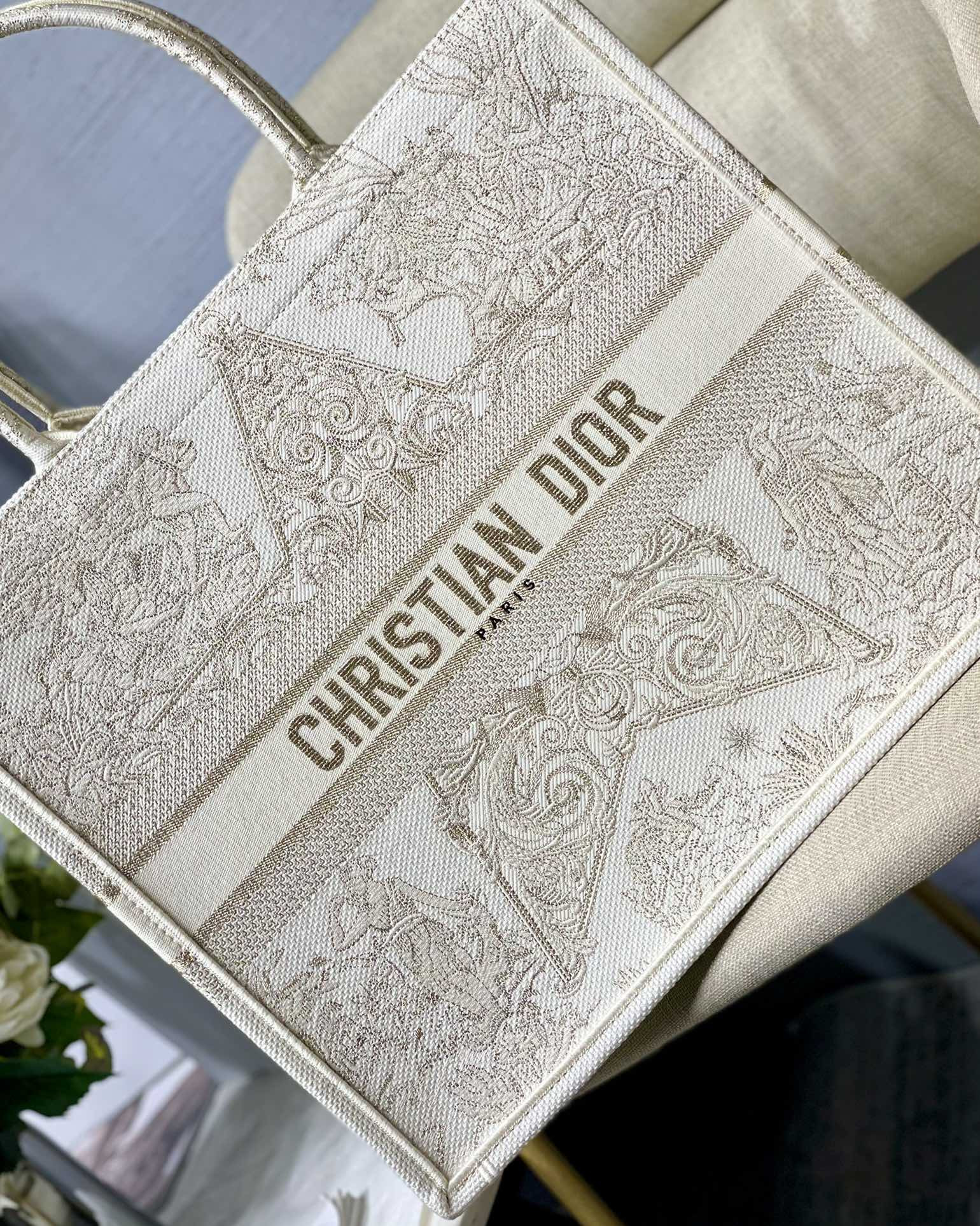 Large D10r Book Tote