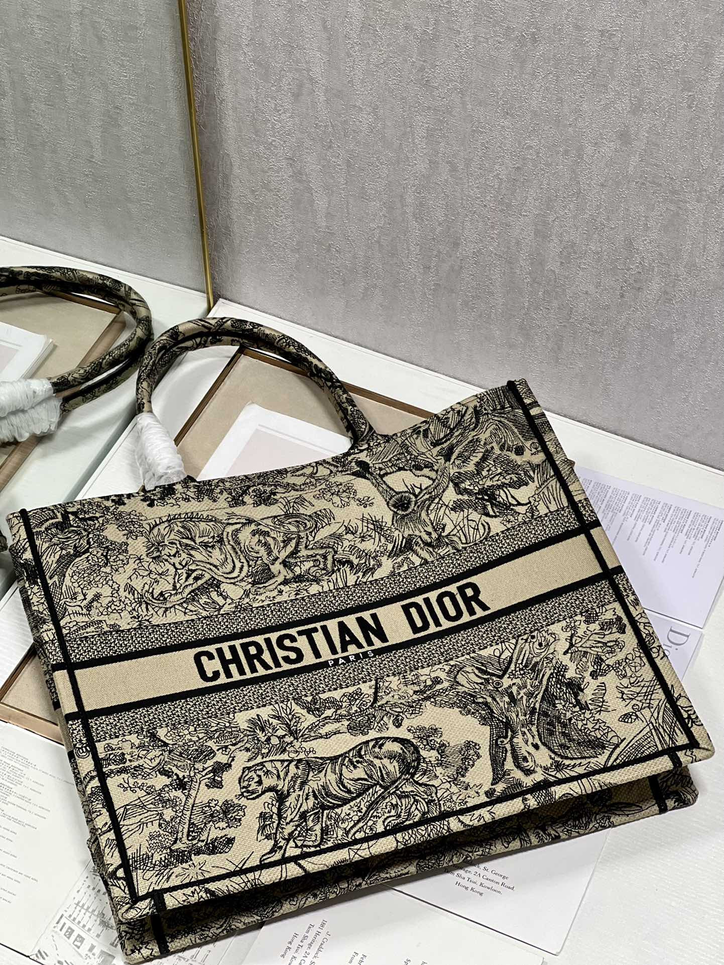 Large D10r Book Tote