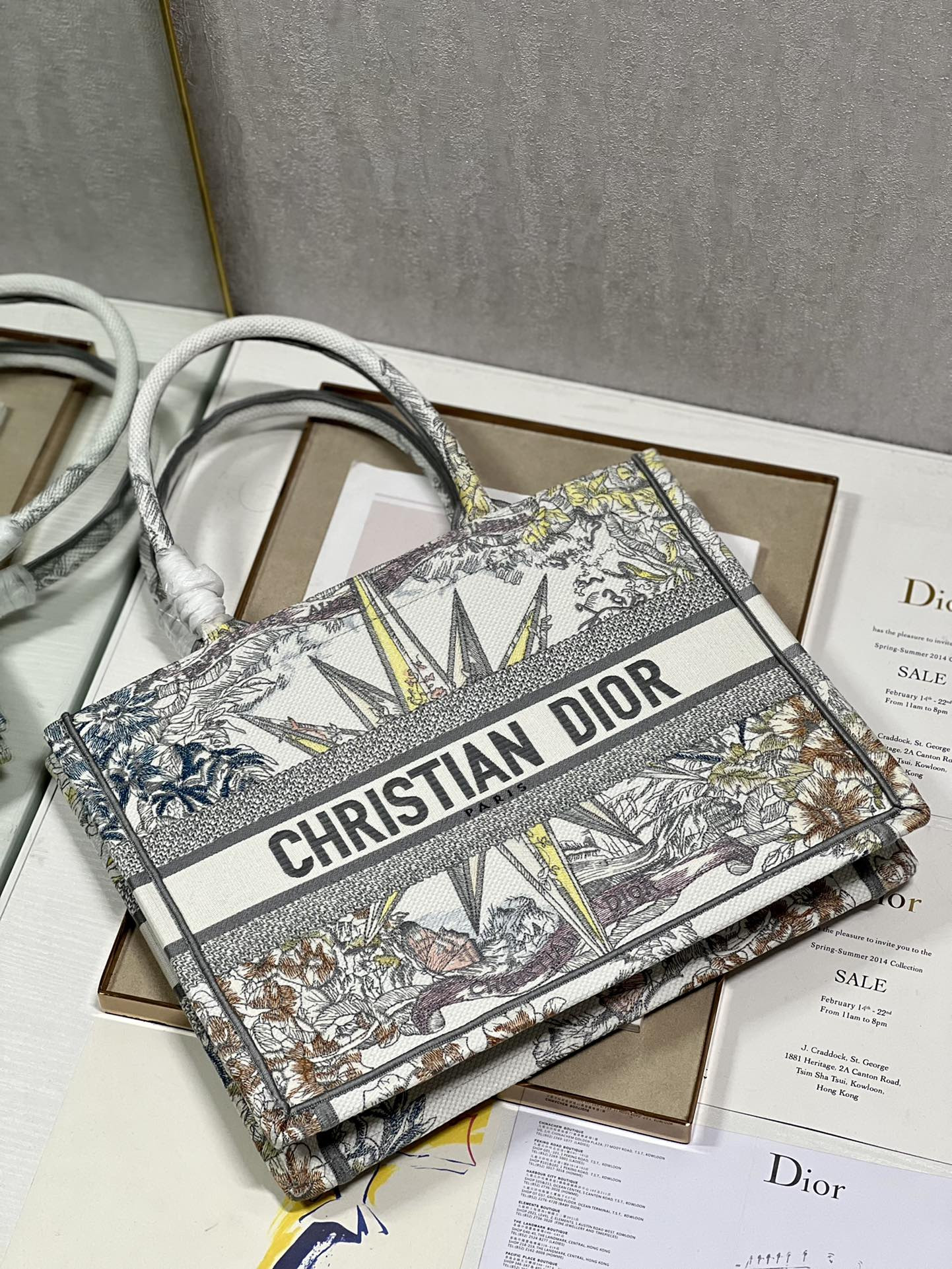 Medium D10r Book Tote