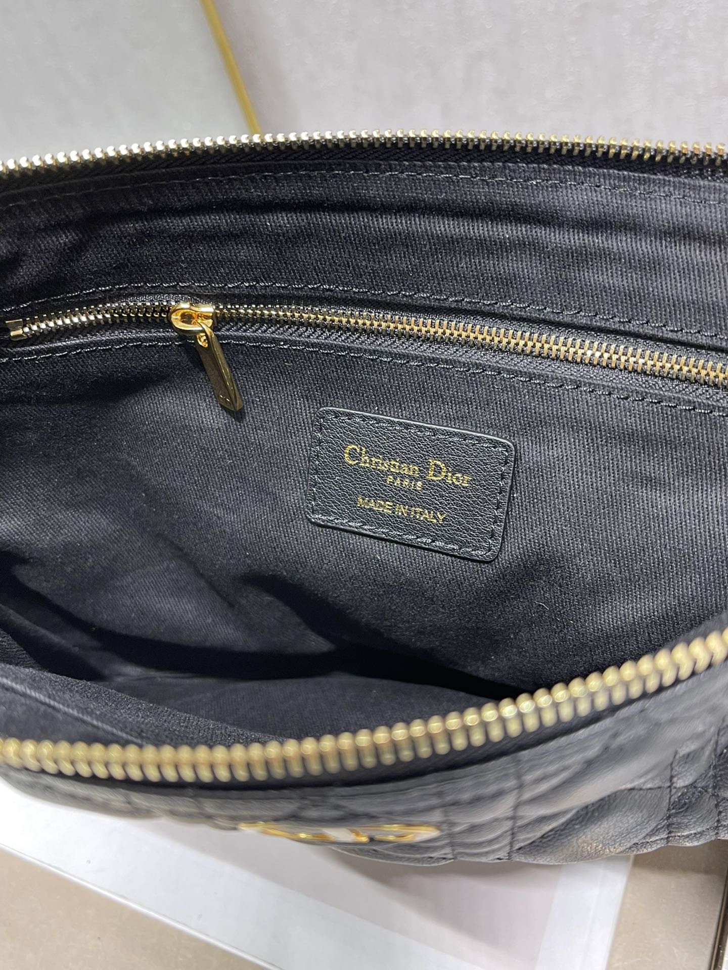 Large D10r Caro Daily Pouch