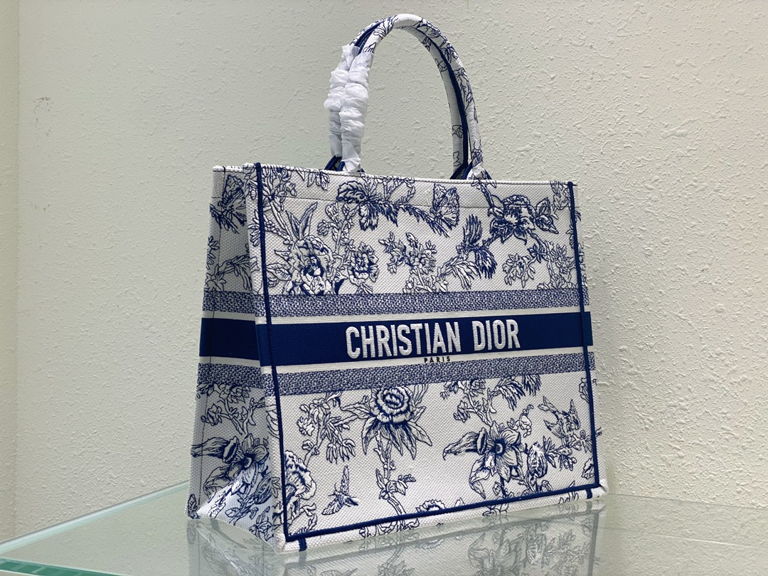 Large D10r Book Tote
