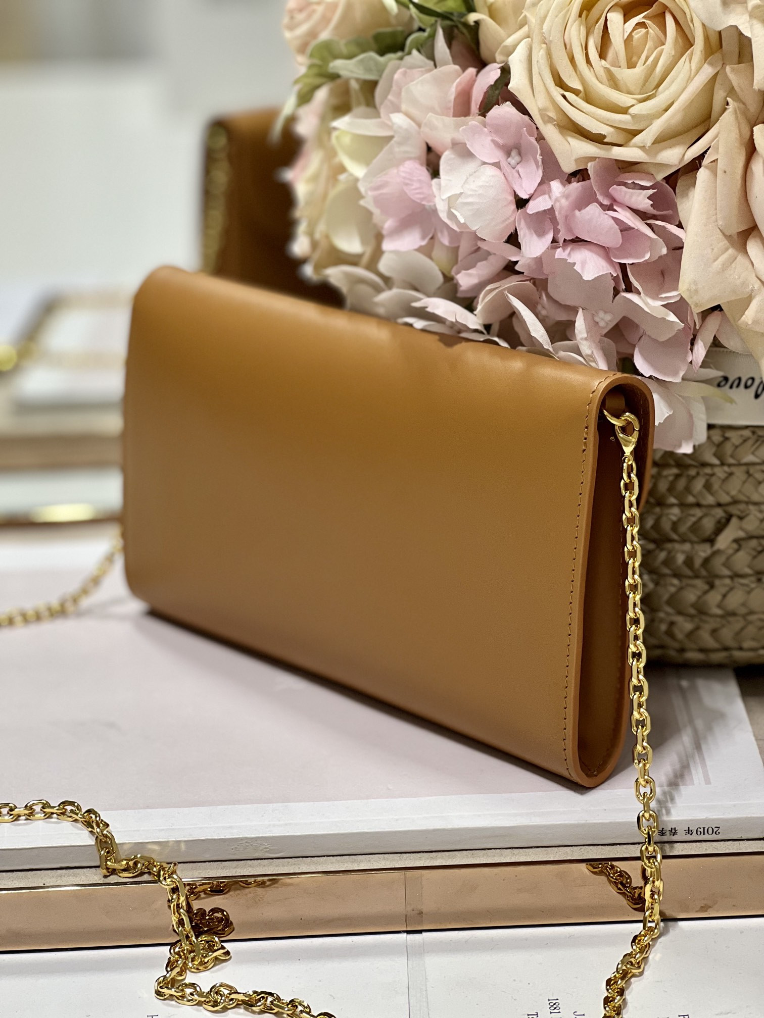 D10r Bobby East-west Pouch With Chain