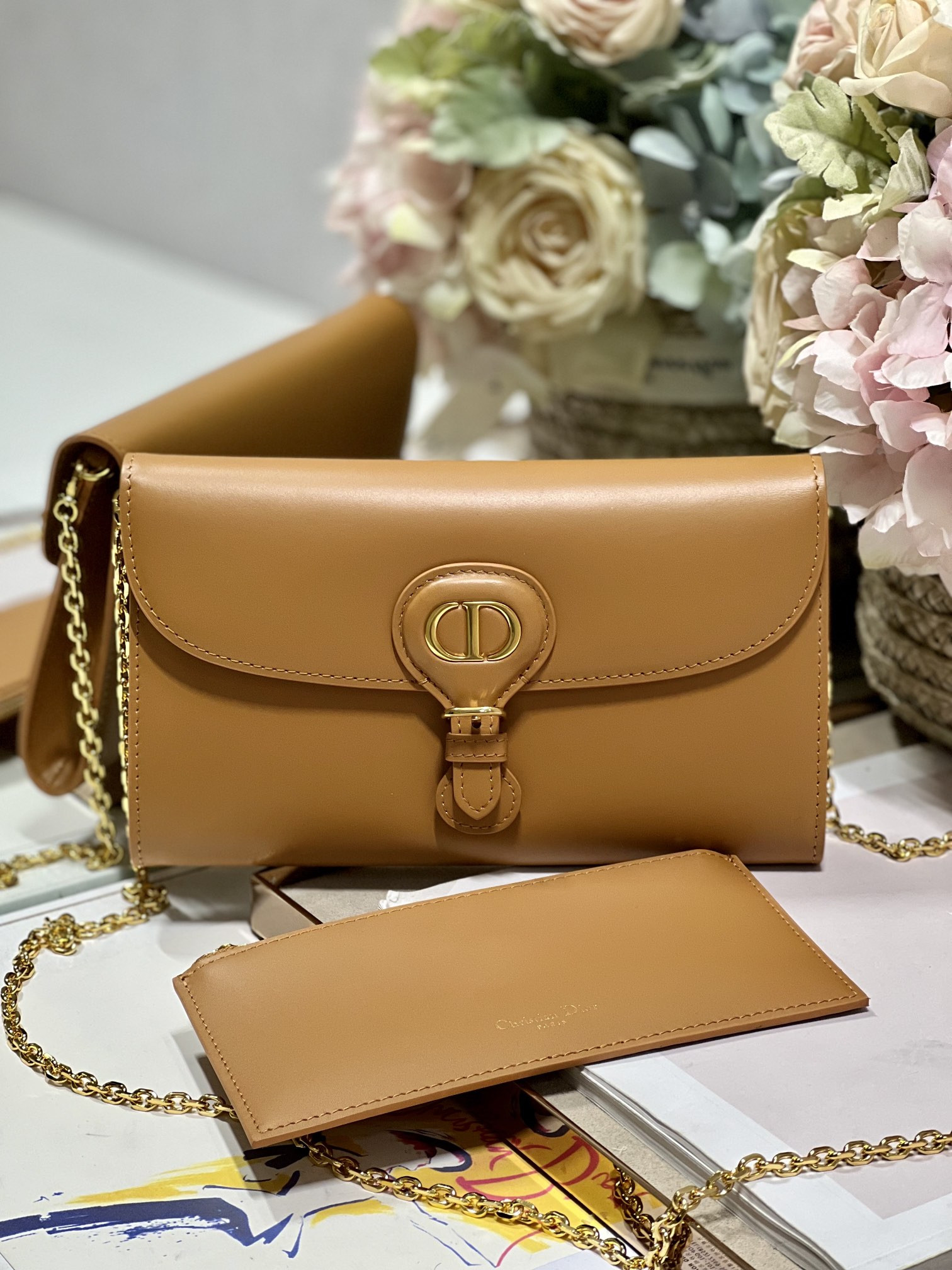 D10r Bobby East-west Pouch With Chain