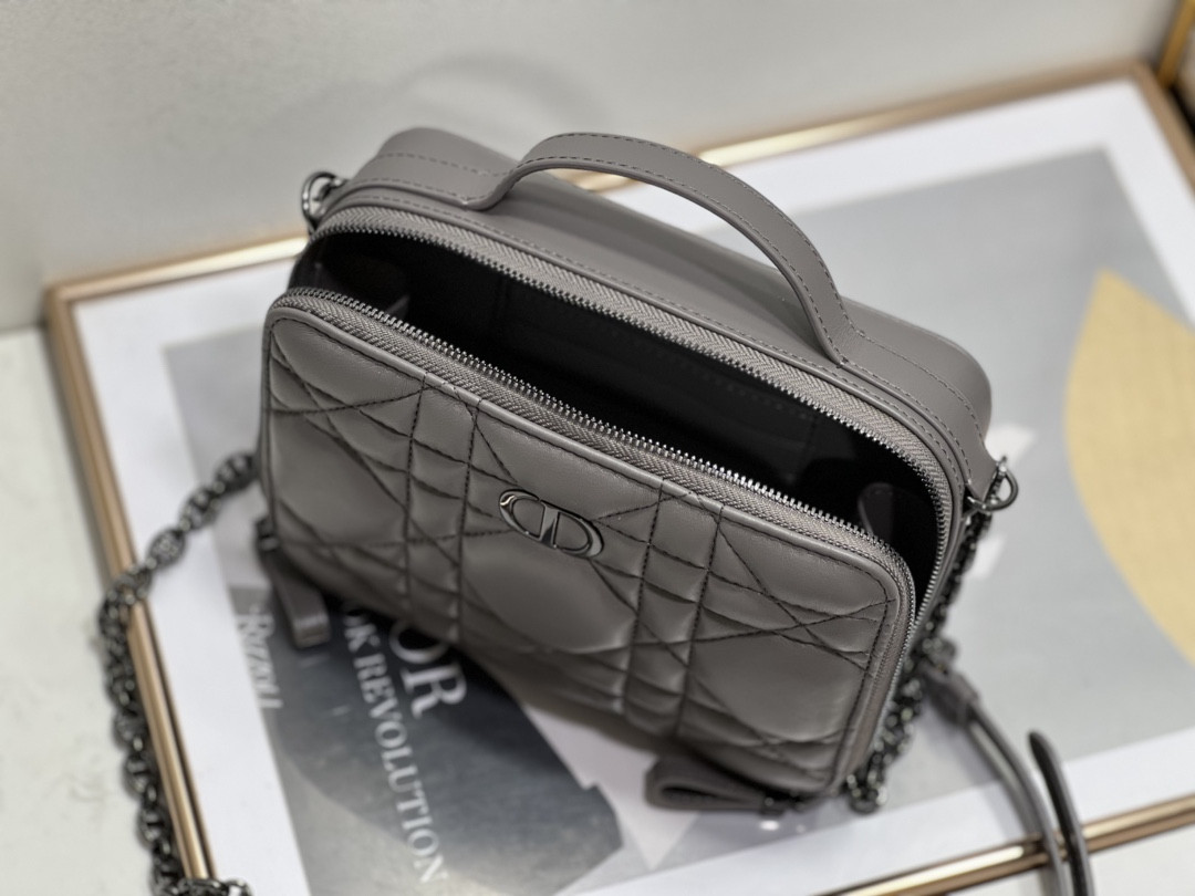 D10r Caro Box Bag
