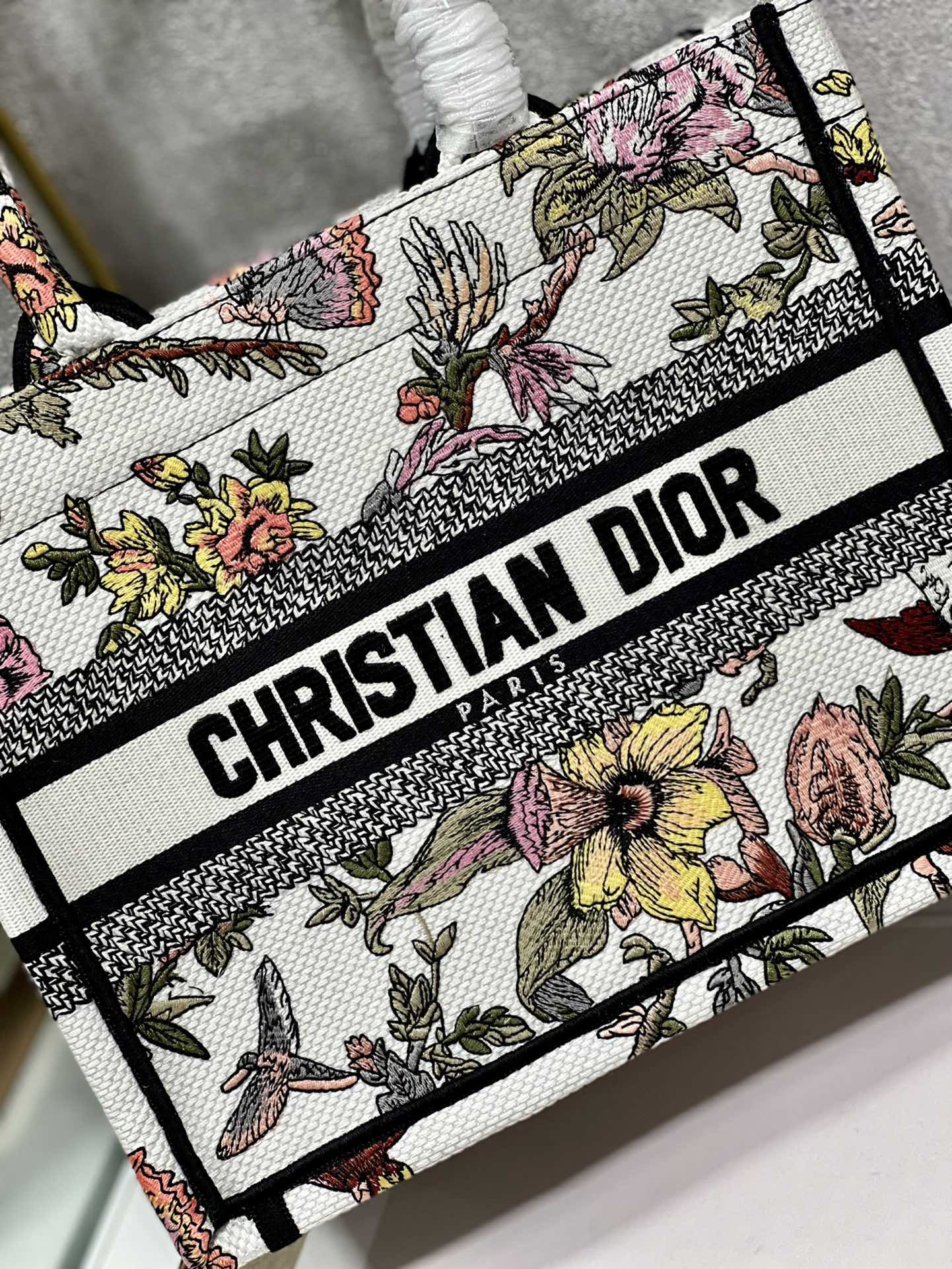 Small D10r Book Tote