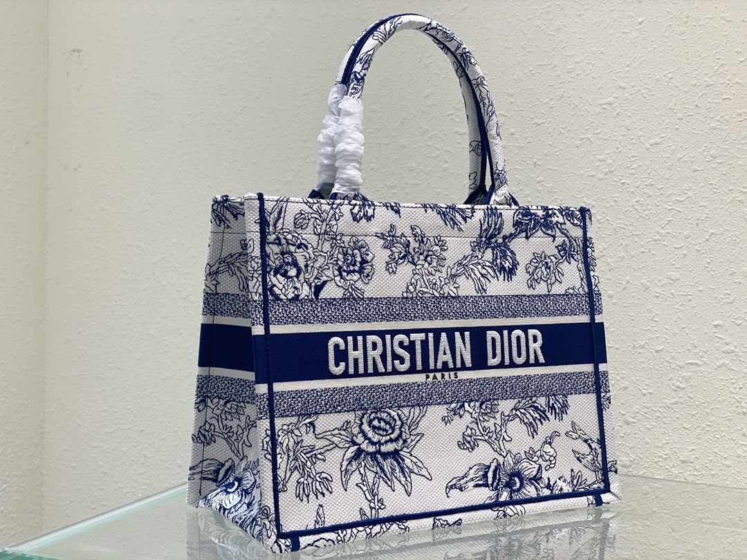 Medium D10r Book Tote