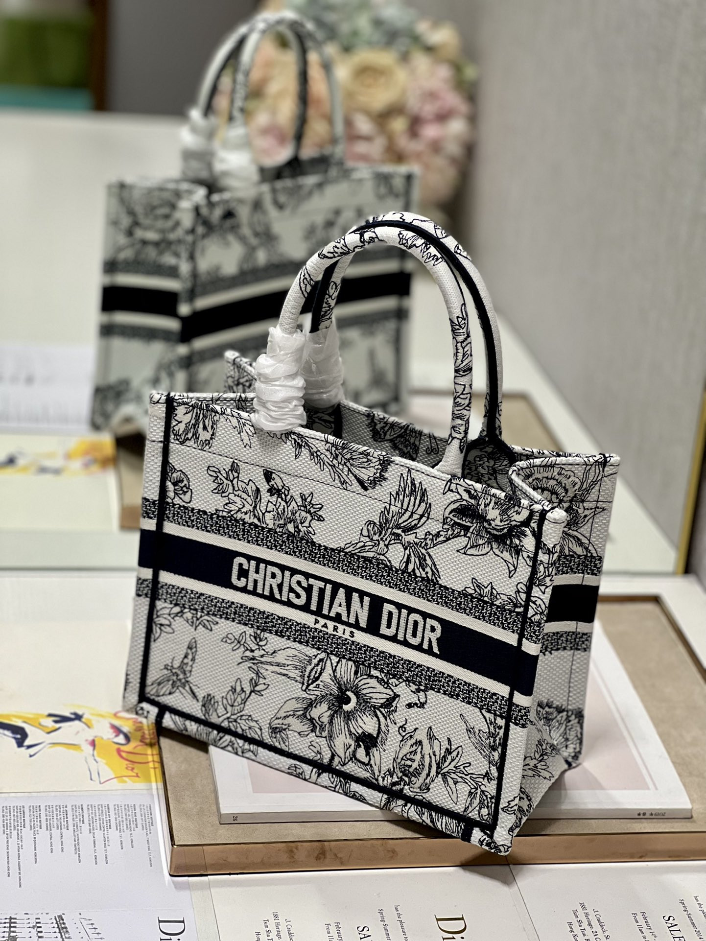 Small D10r Book Tote