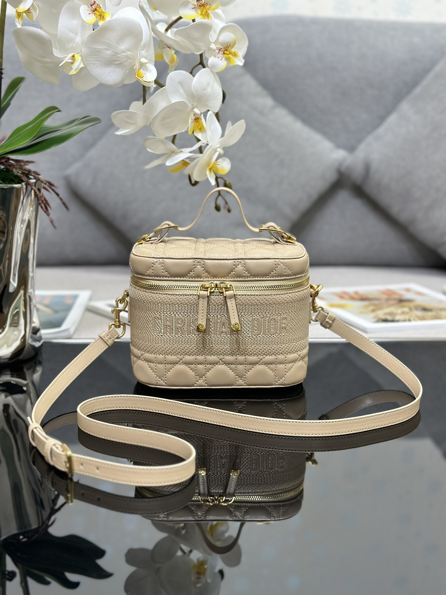 D10r Travel Vanity