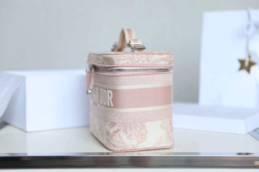 D10r Travel Vanity
