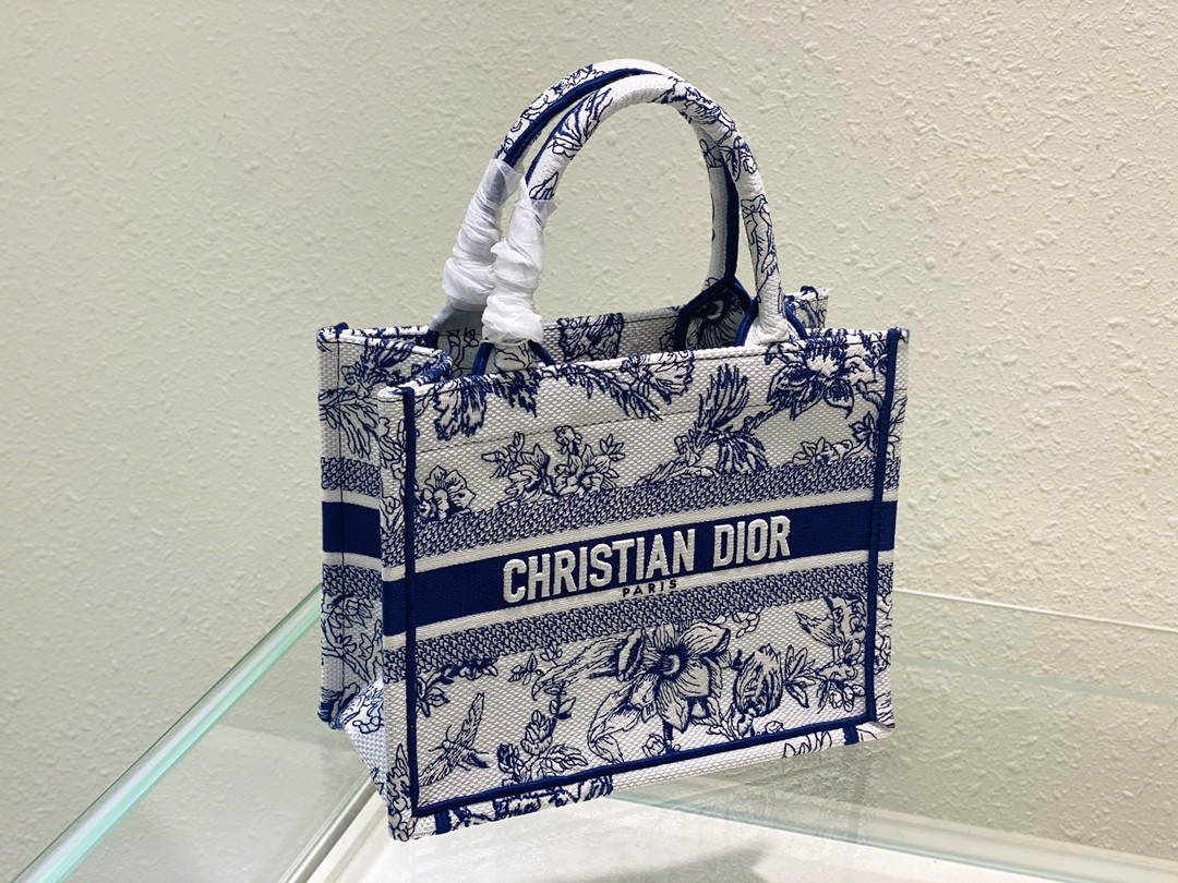 Small D10r Book Tote