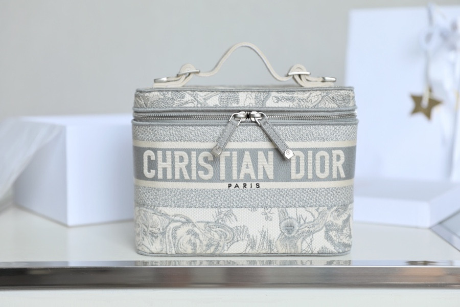 D10r Travel Vanity