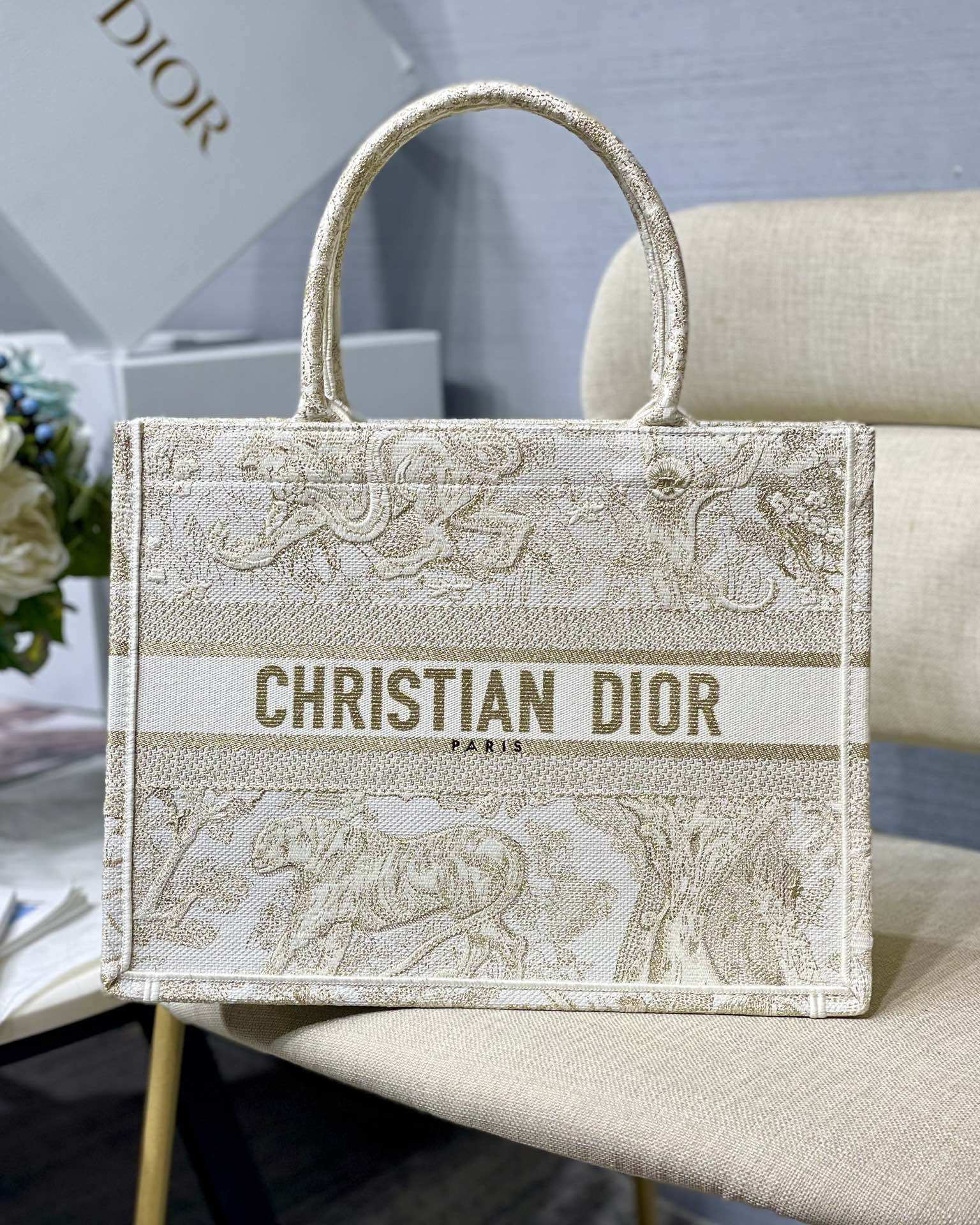 Medium D10r Book Tote