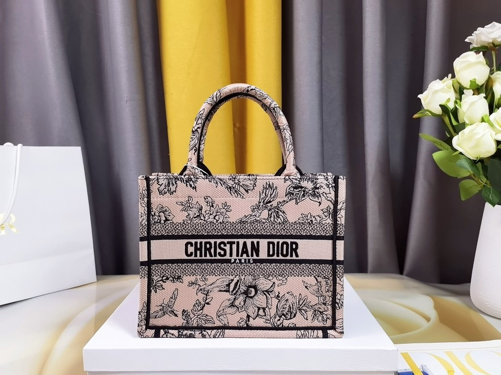 Small D10r Book Tote