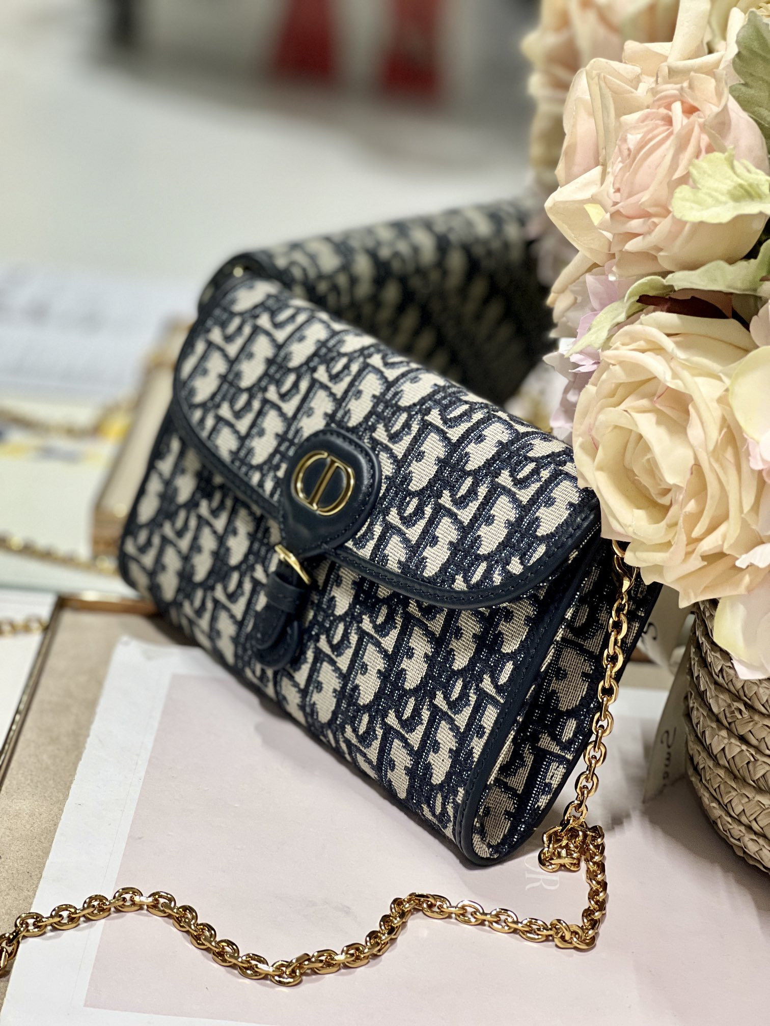 D10r Bobby East-west Pouch With Chain