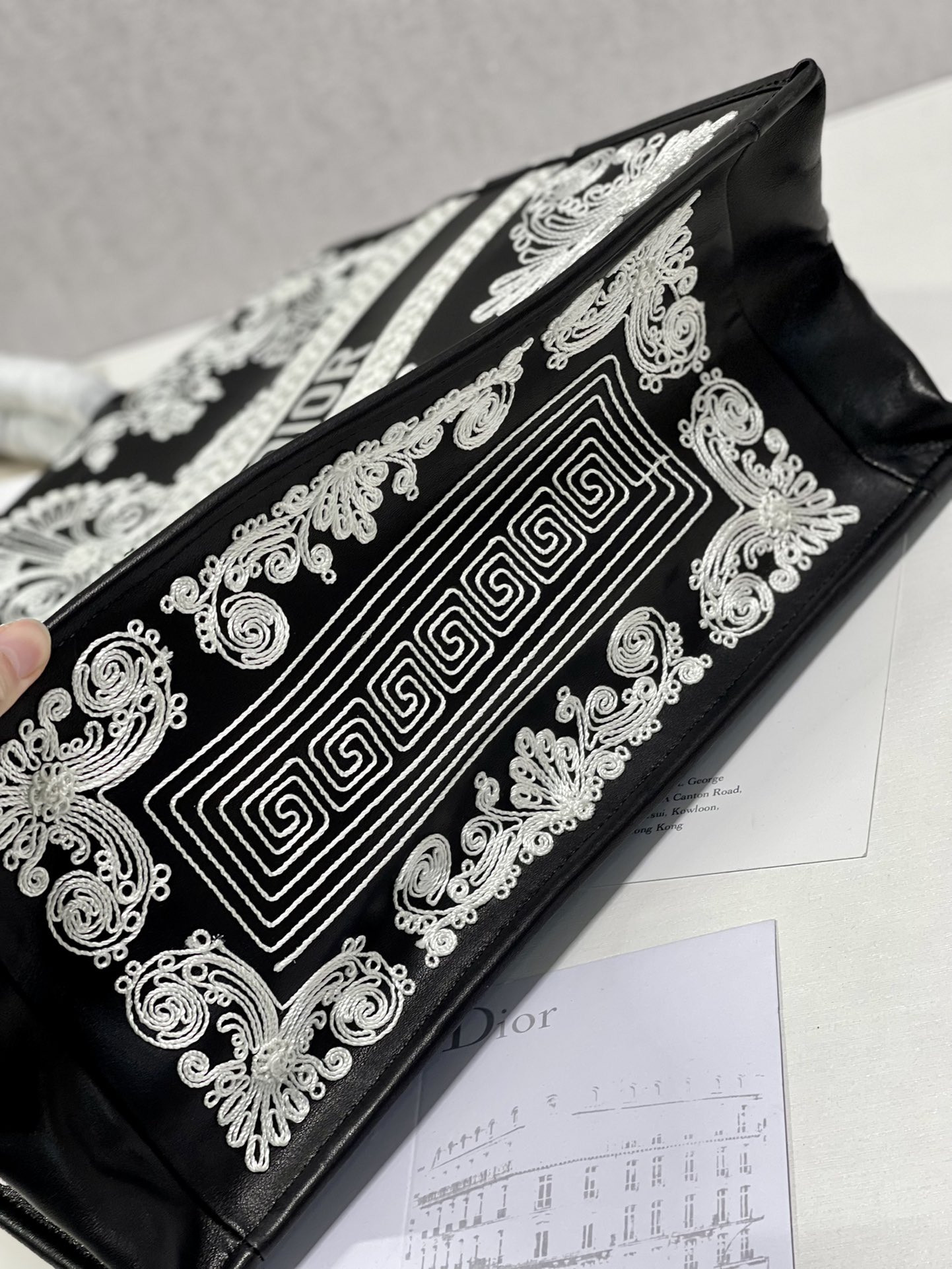 Medium D10r Book Tote