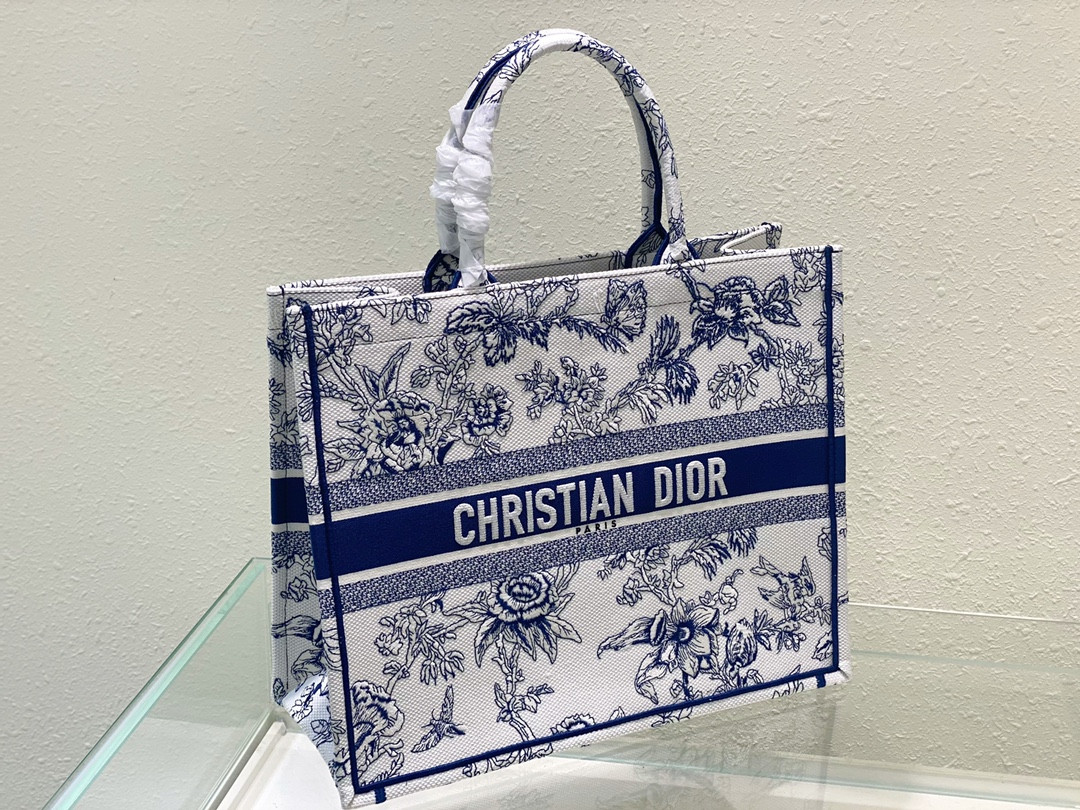 Large D10r Book Tote