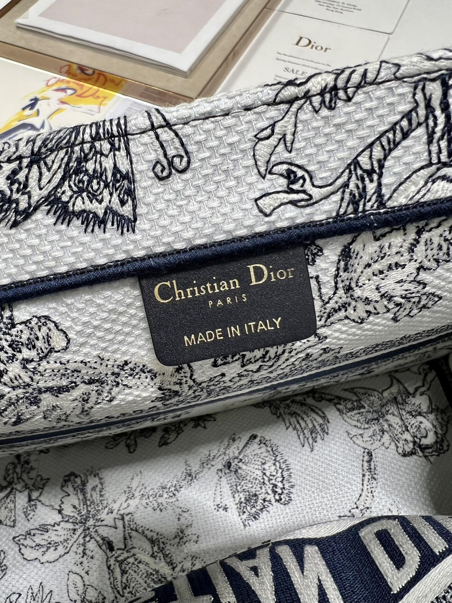 Medium D10r Book Tote