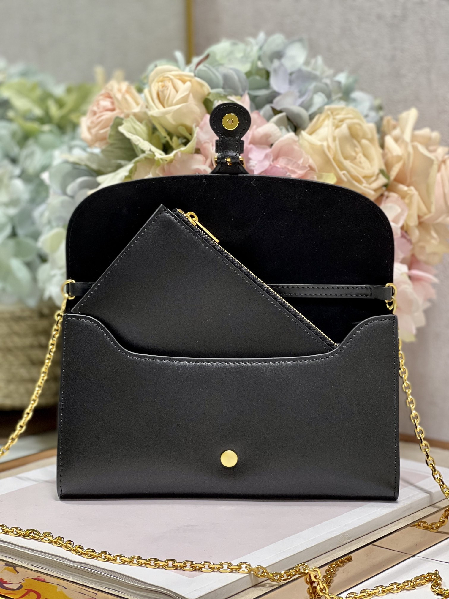 D10r Bobby East-west Pouch With Chain
