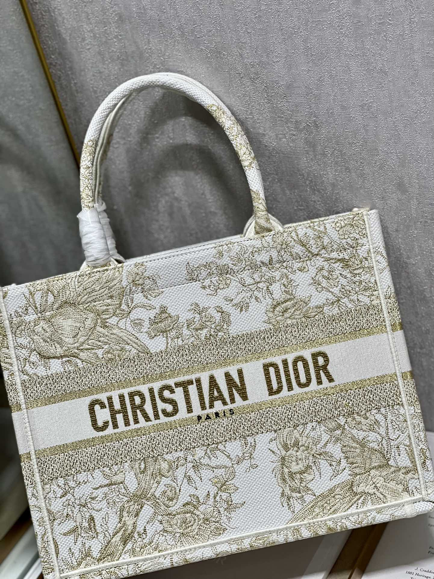 Medium D10r Book Tote