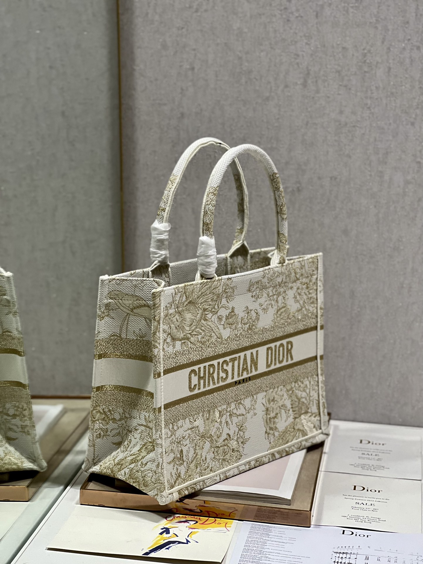 Medium D10r Book Tote