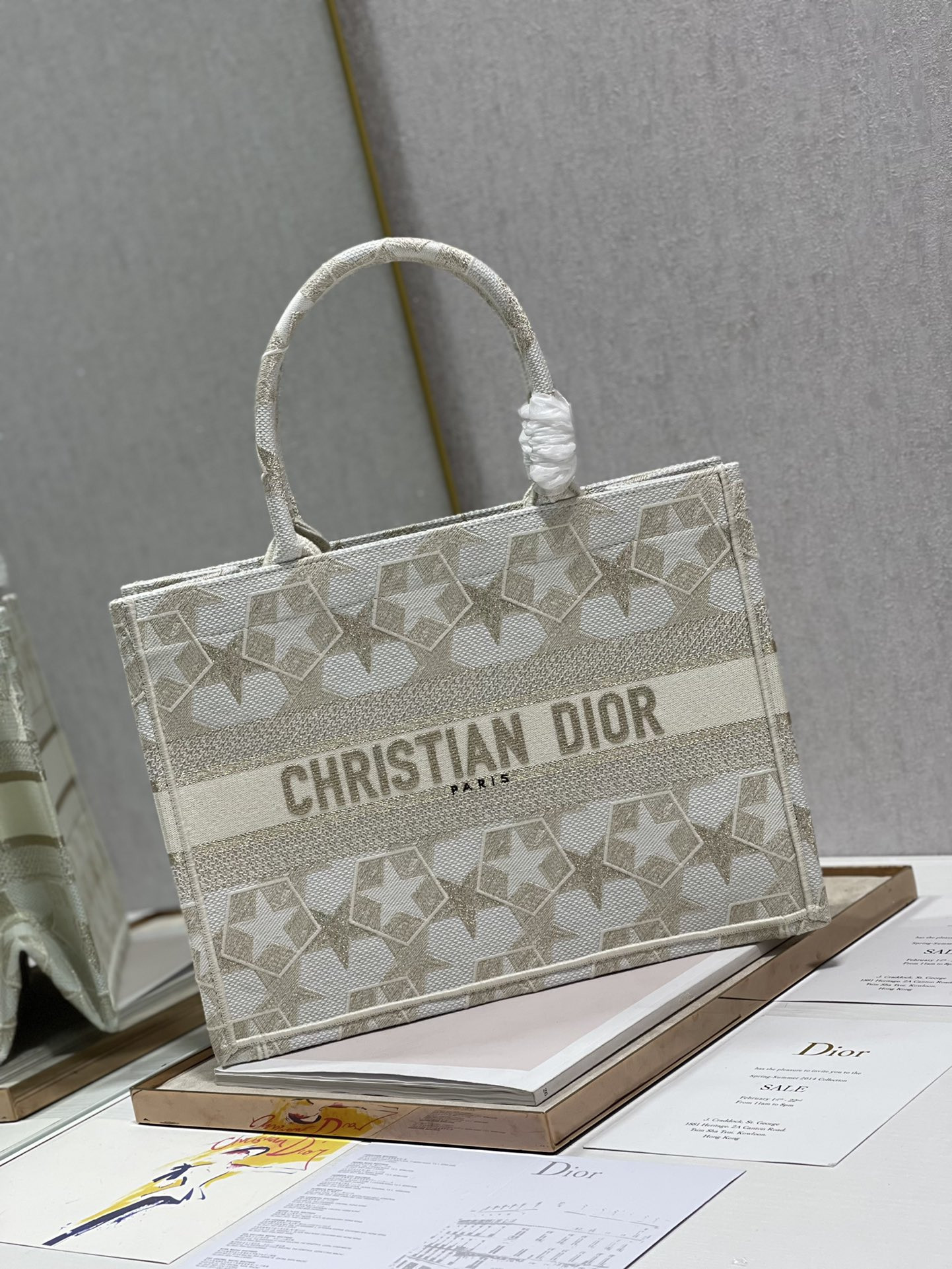 Medium D10r Book Tote
