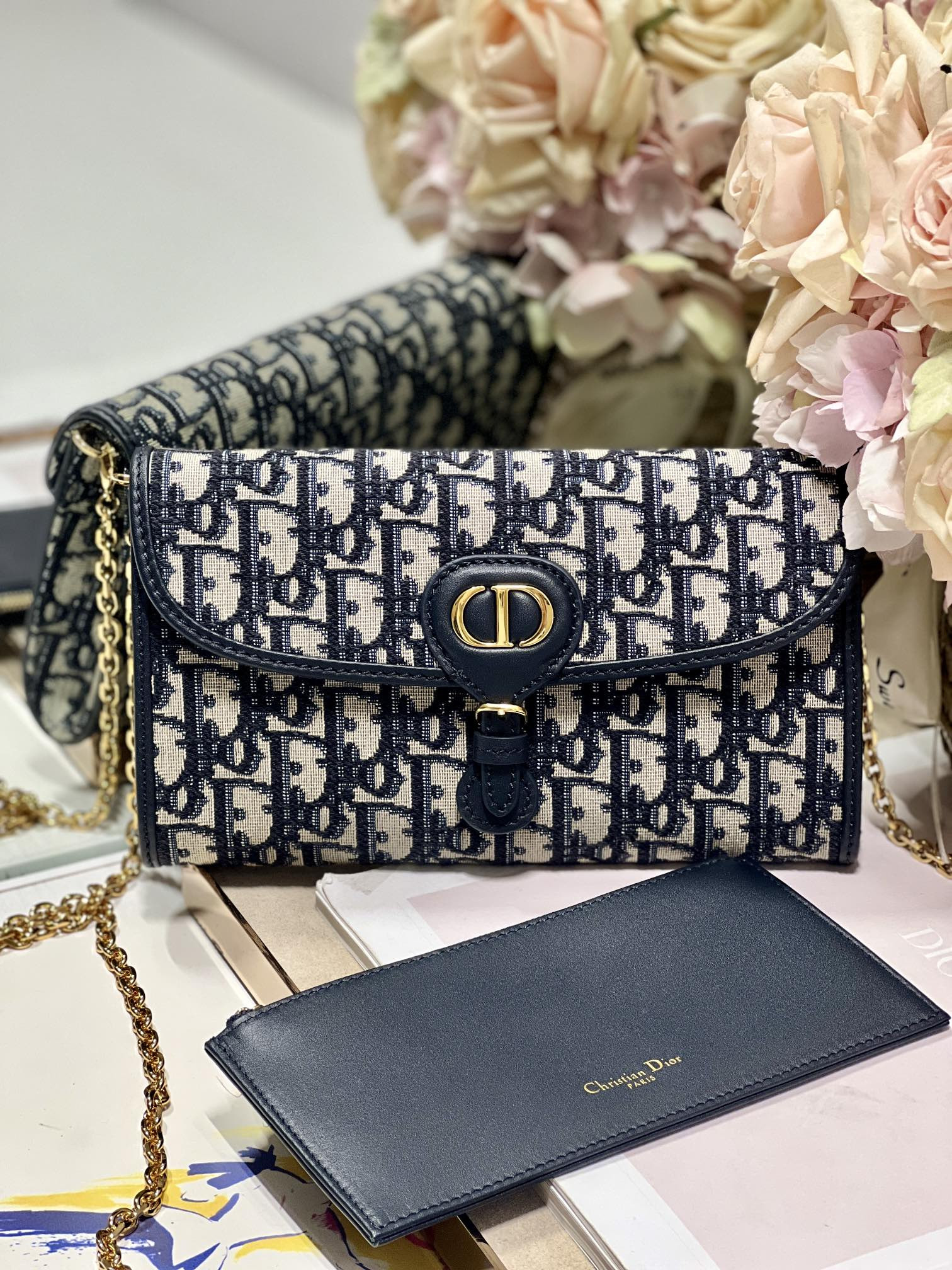 D10r Bobby East-west Pouch With Chain