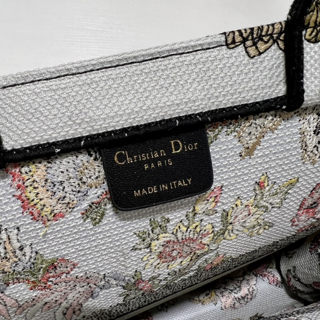 Large D10r Book Tote