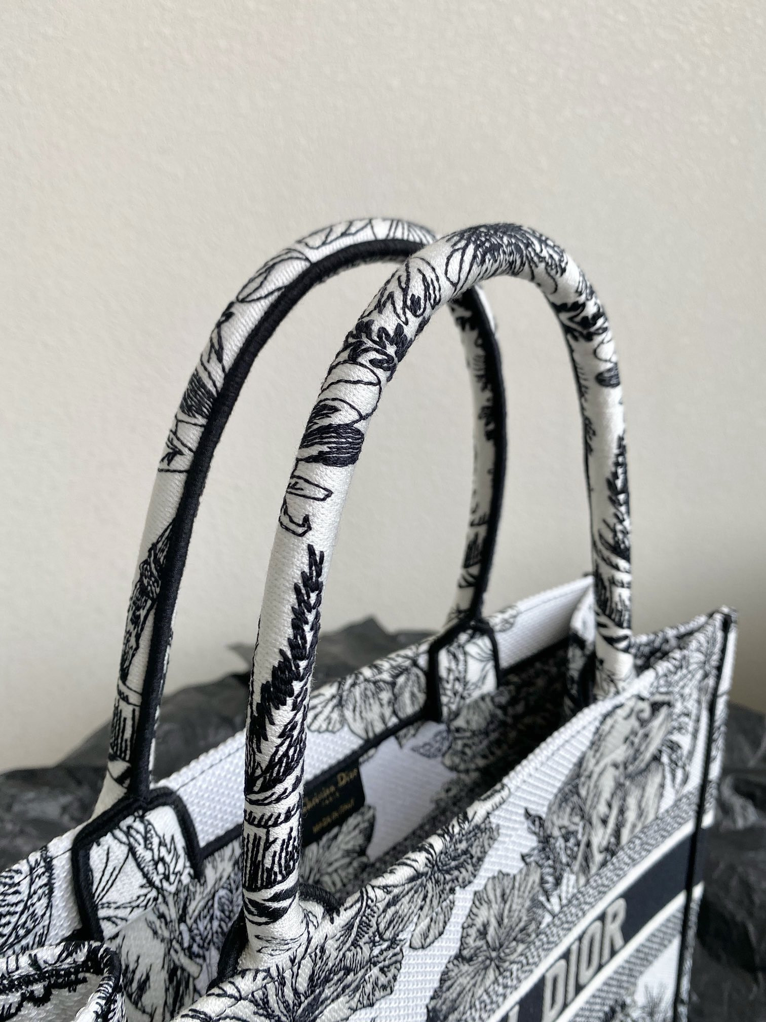 Medium D10r Book Tote