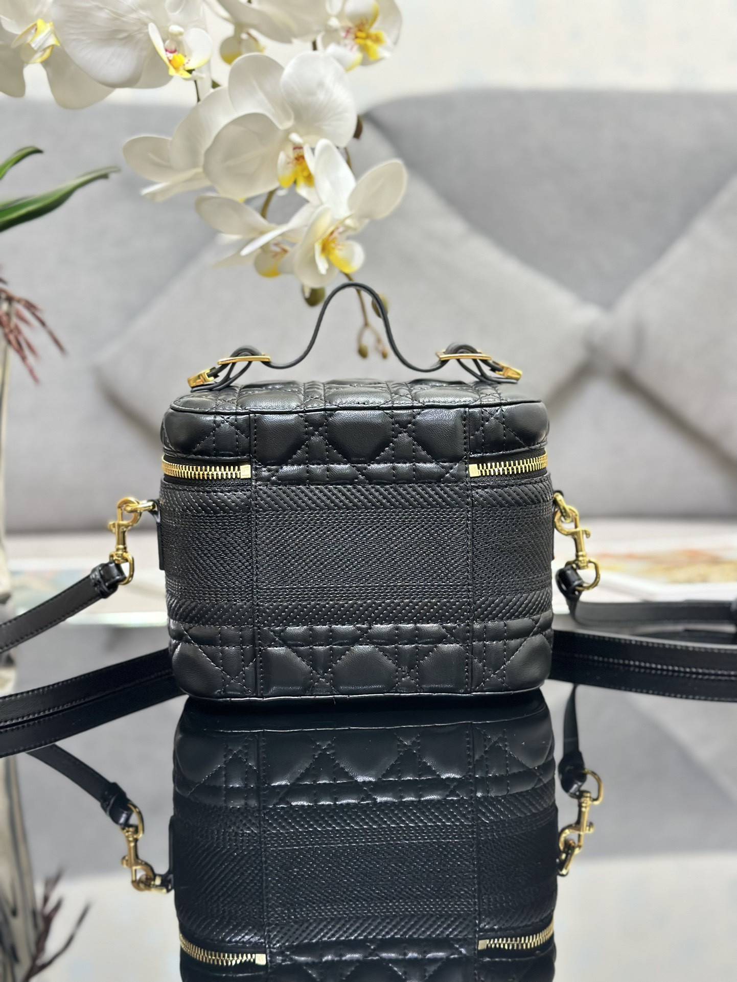 D10r Travel Vanity