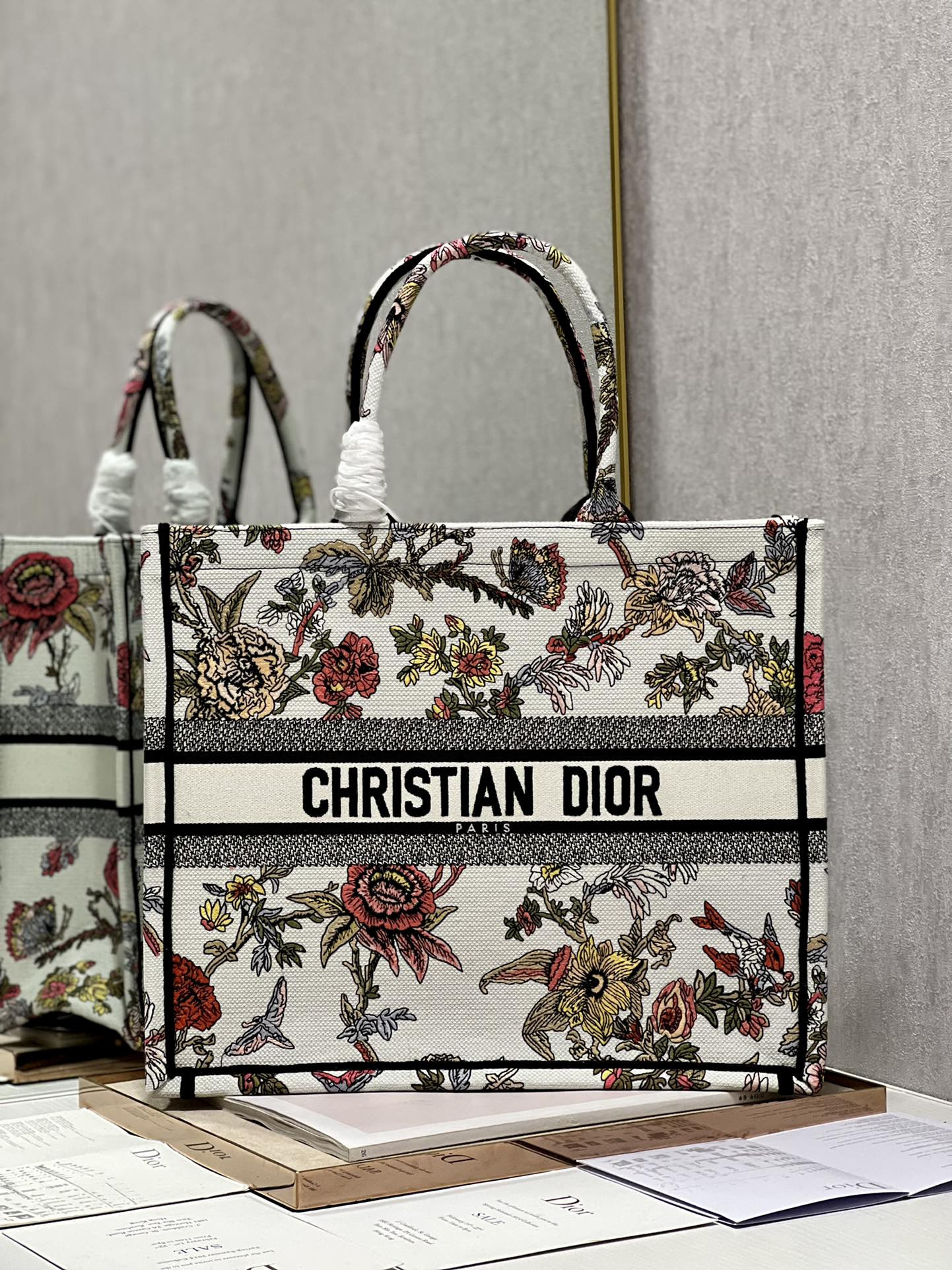 Large D10r Book Tote