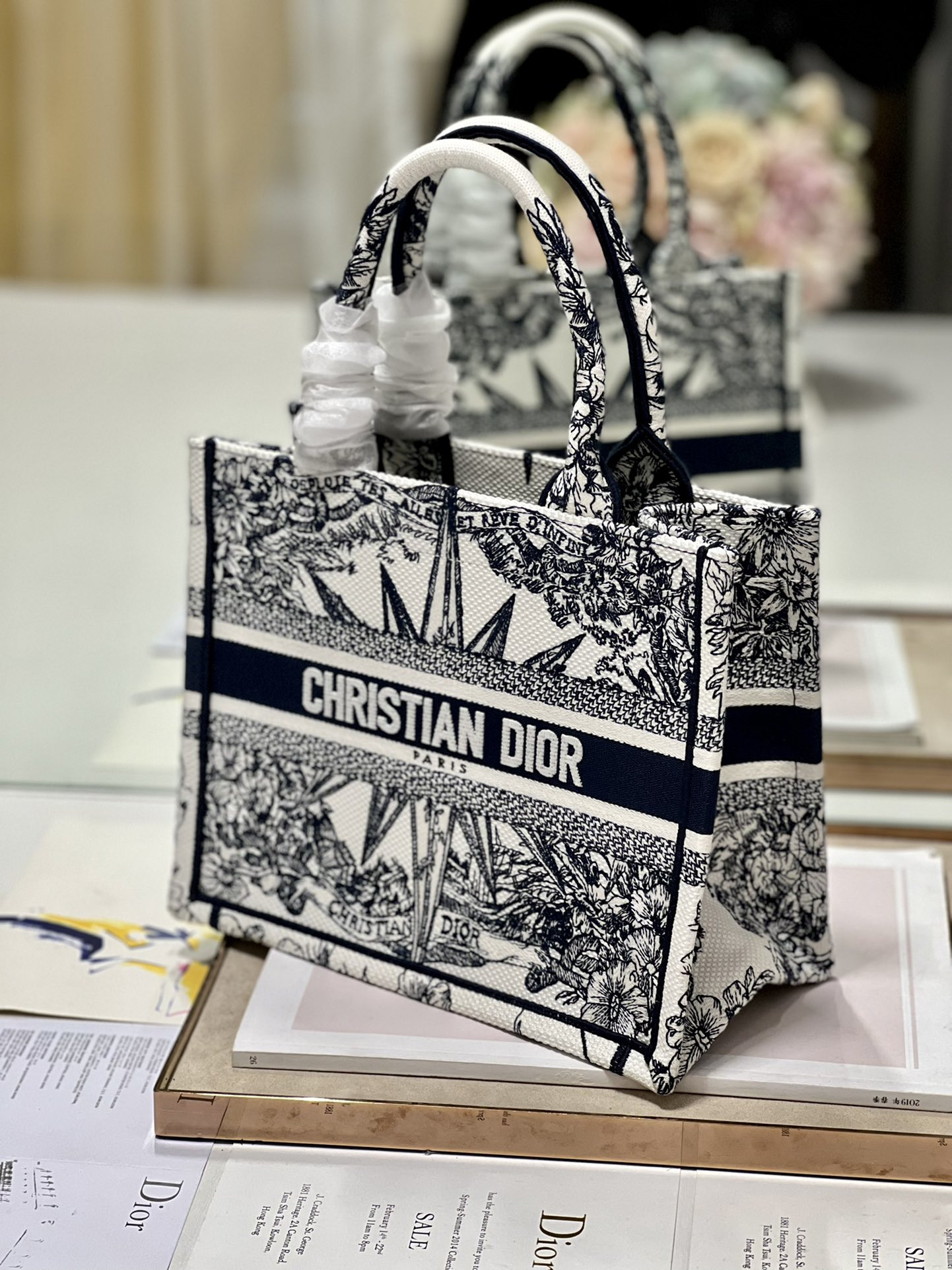 Medium D10r Book Tote