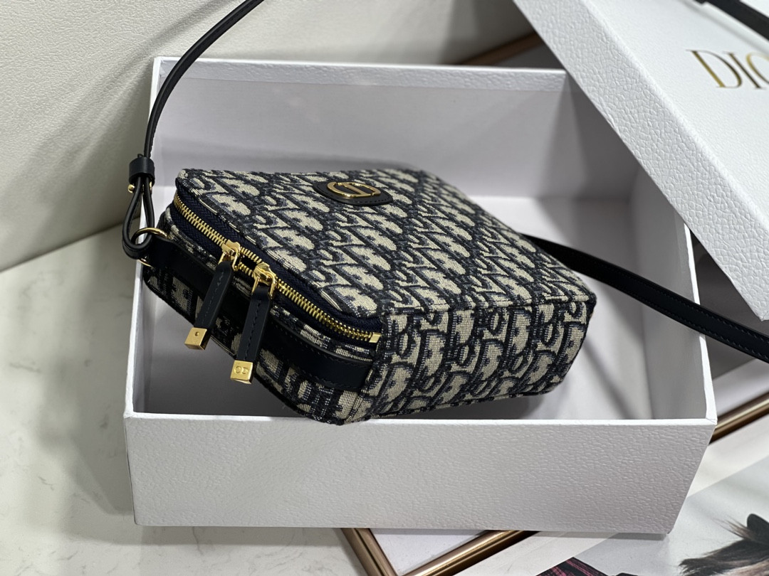 D10r Caro Box Bag
