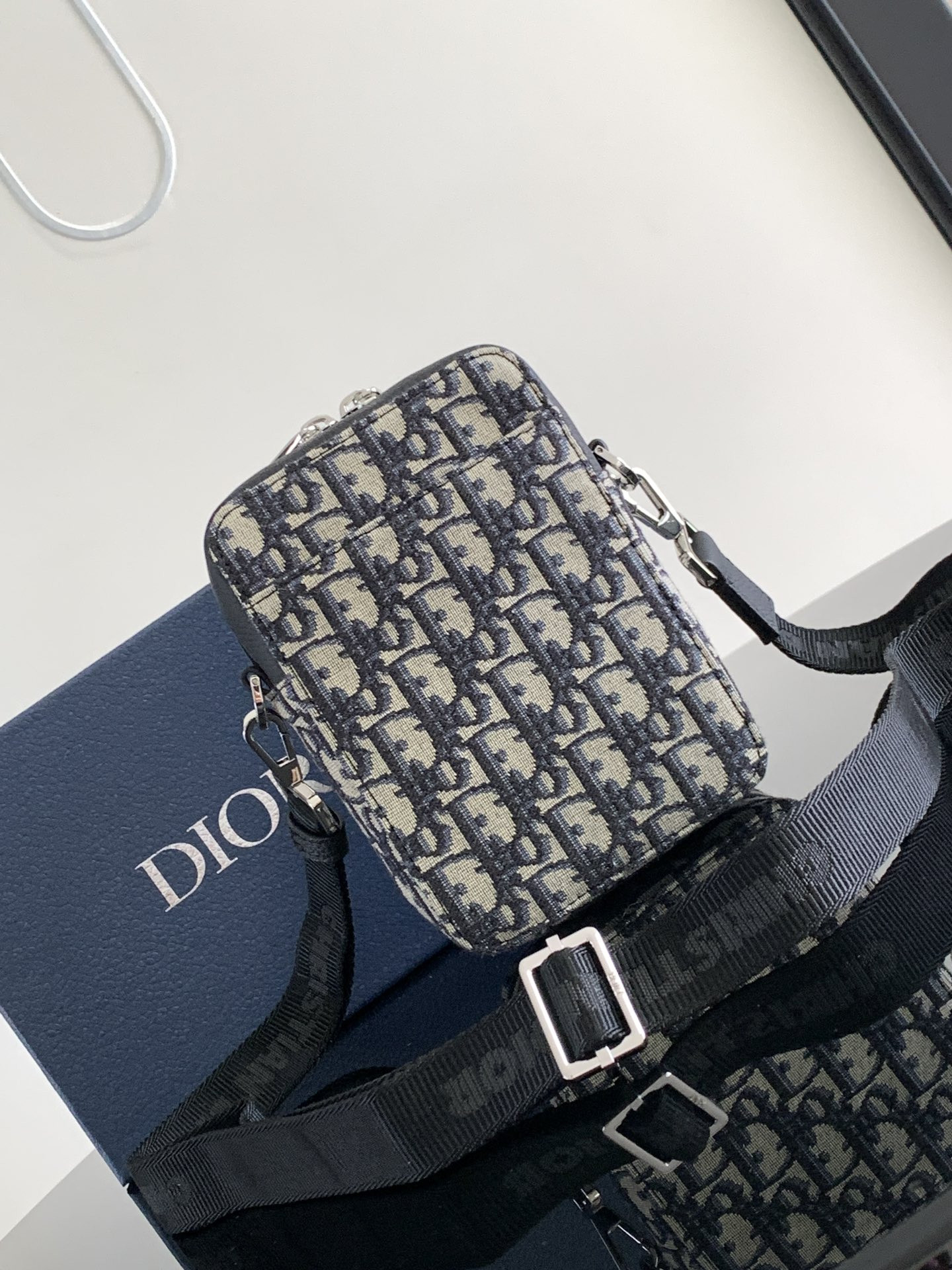 D10r World Tour Bag