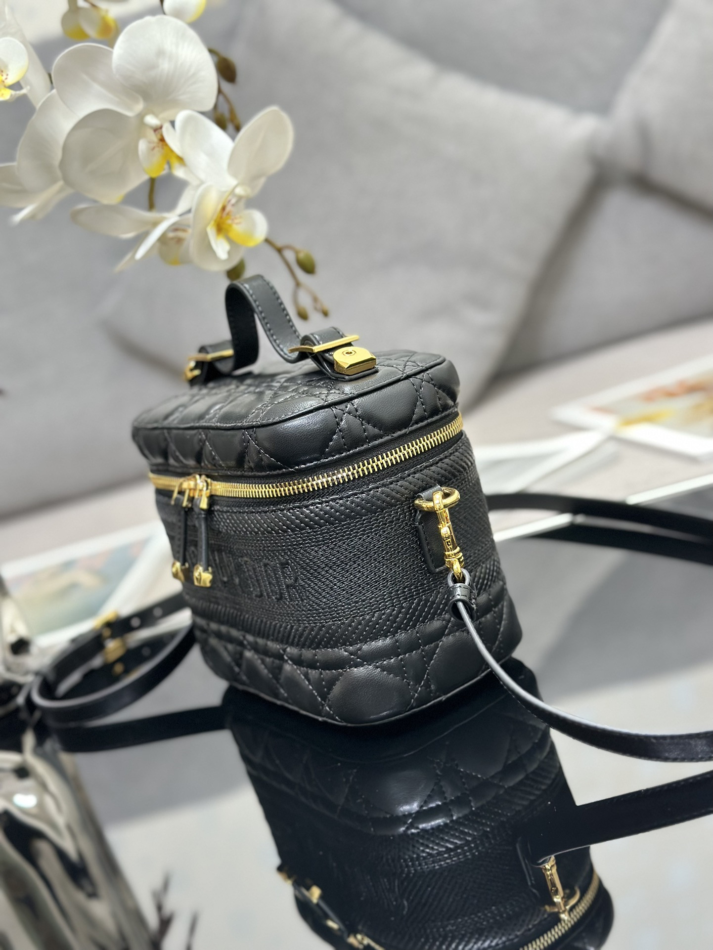 D10r Travel Vanity